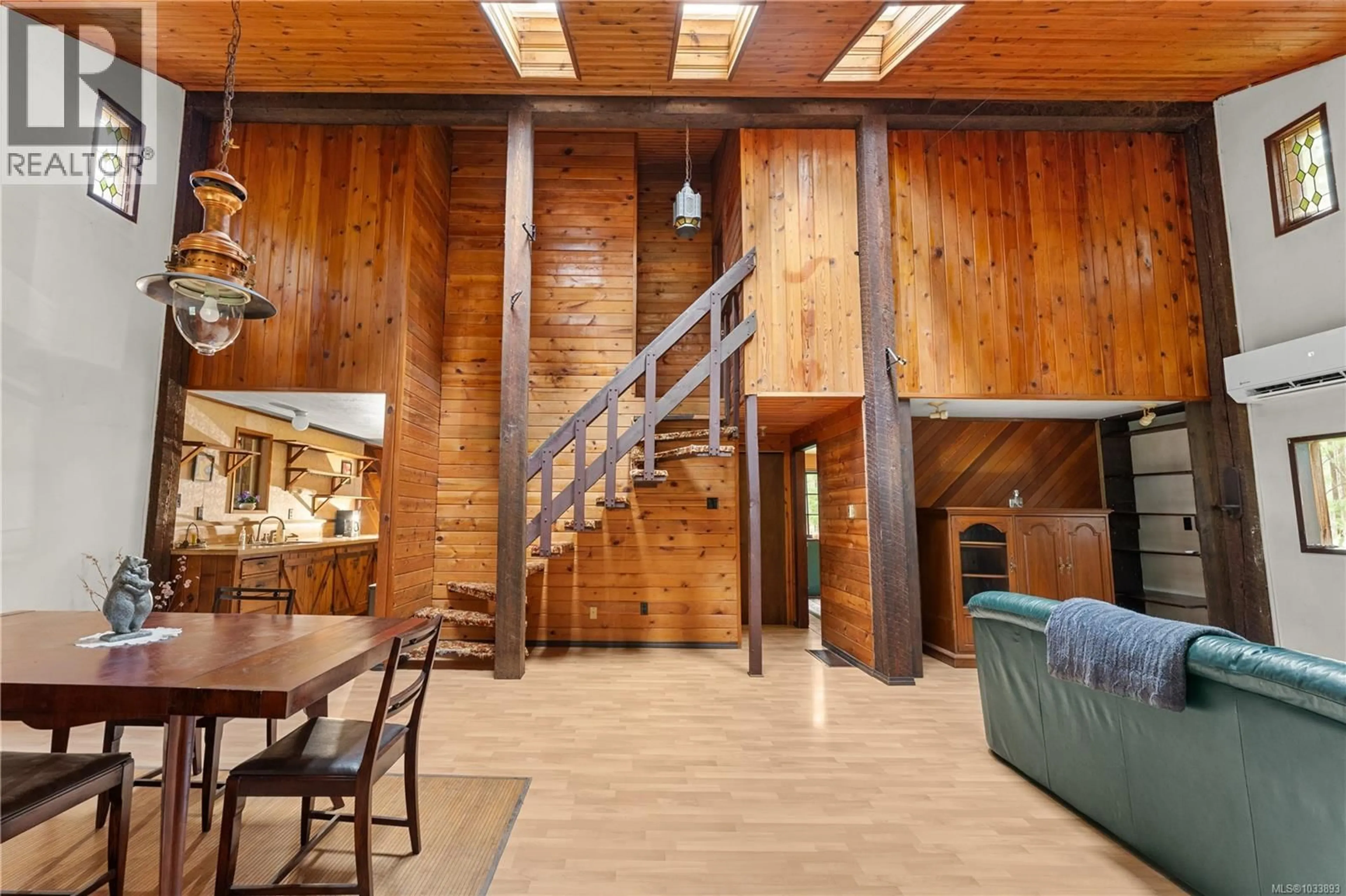 Indoor foyer for 1270 NORTH ROAD, Gabriola Island British Columbia V0R1X3