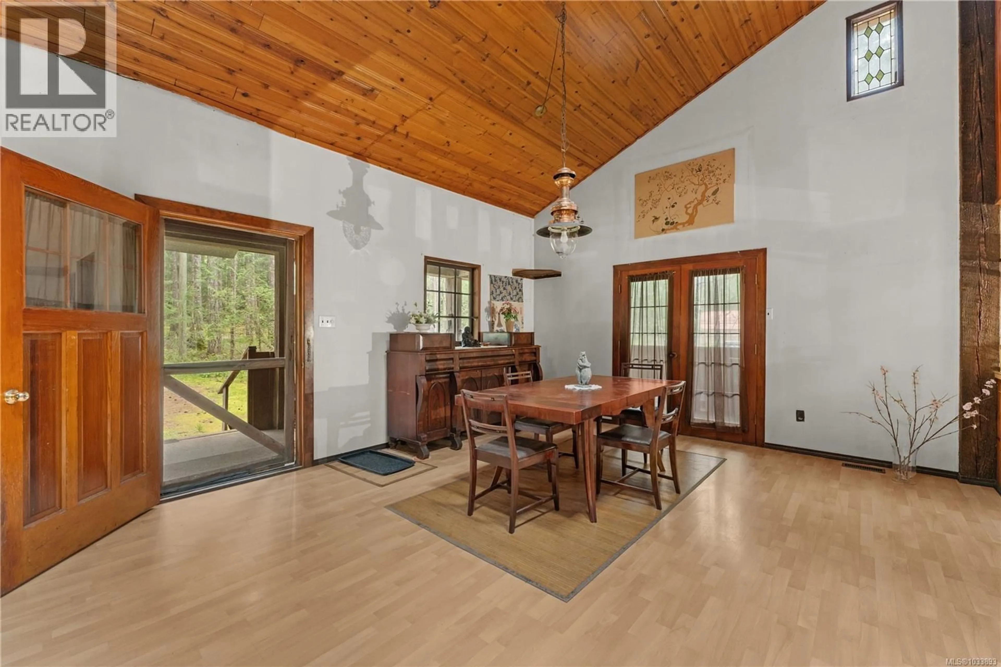 Dining room, wood/laminate floor for 1270 NORTH ROAD, Gabriola Island British Columbia V0R1X3