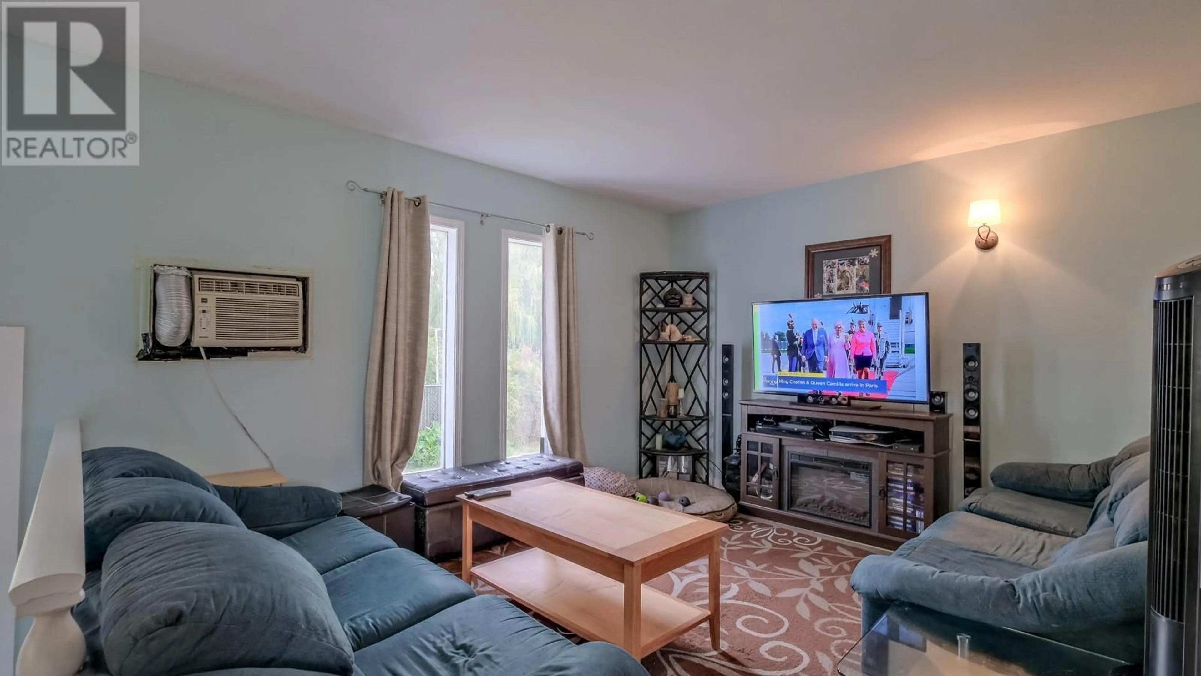 Living room with furniture, unknown for 11337 REISWIG ROAD, Lake Country British Columbia V4V1X5