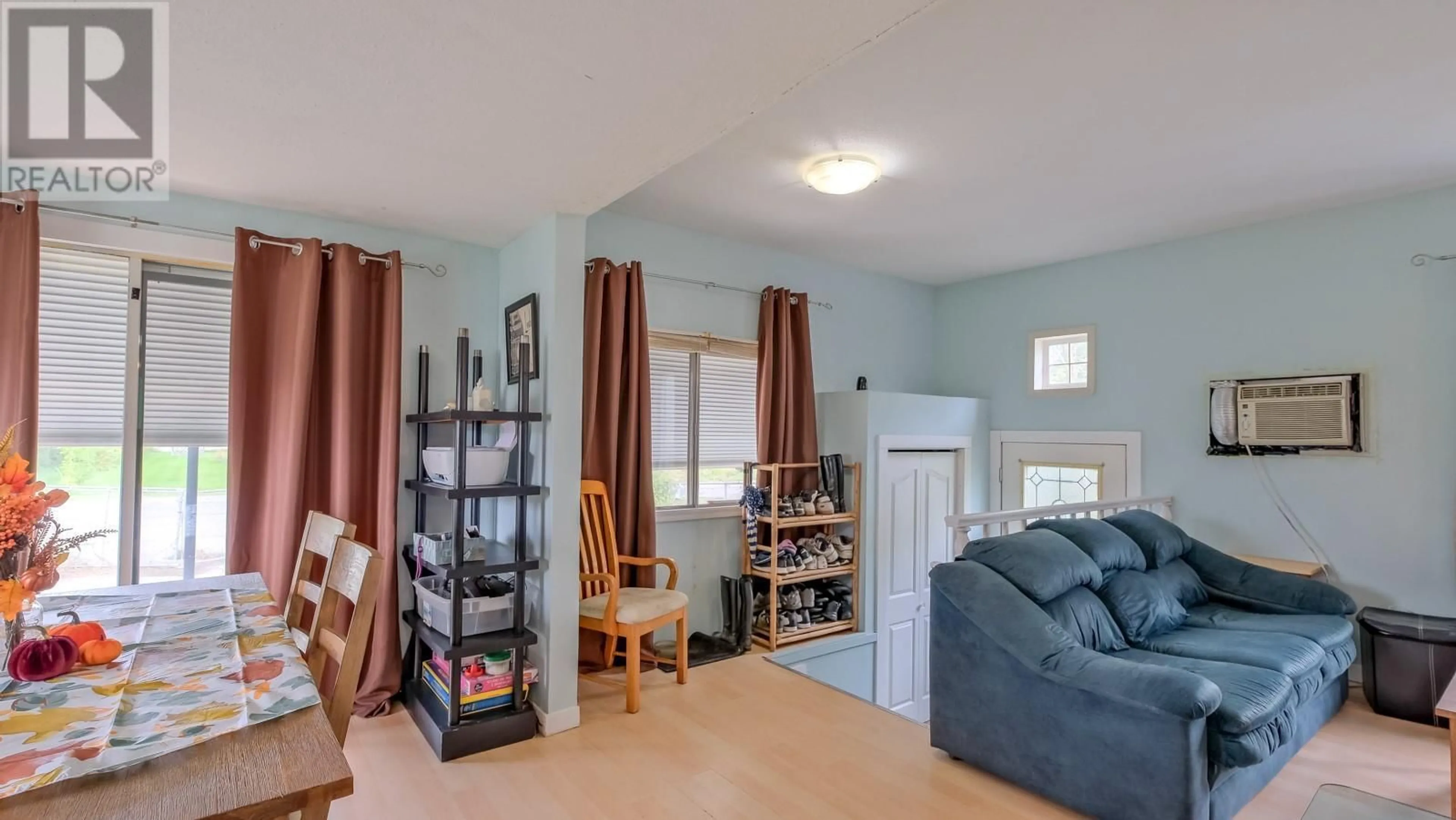 Living room with furniture, unknown for 11337 REISWIG ROAD, Lake Country British Columbia V4V1X5