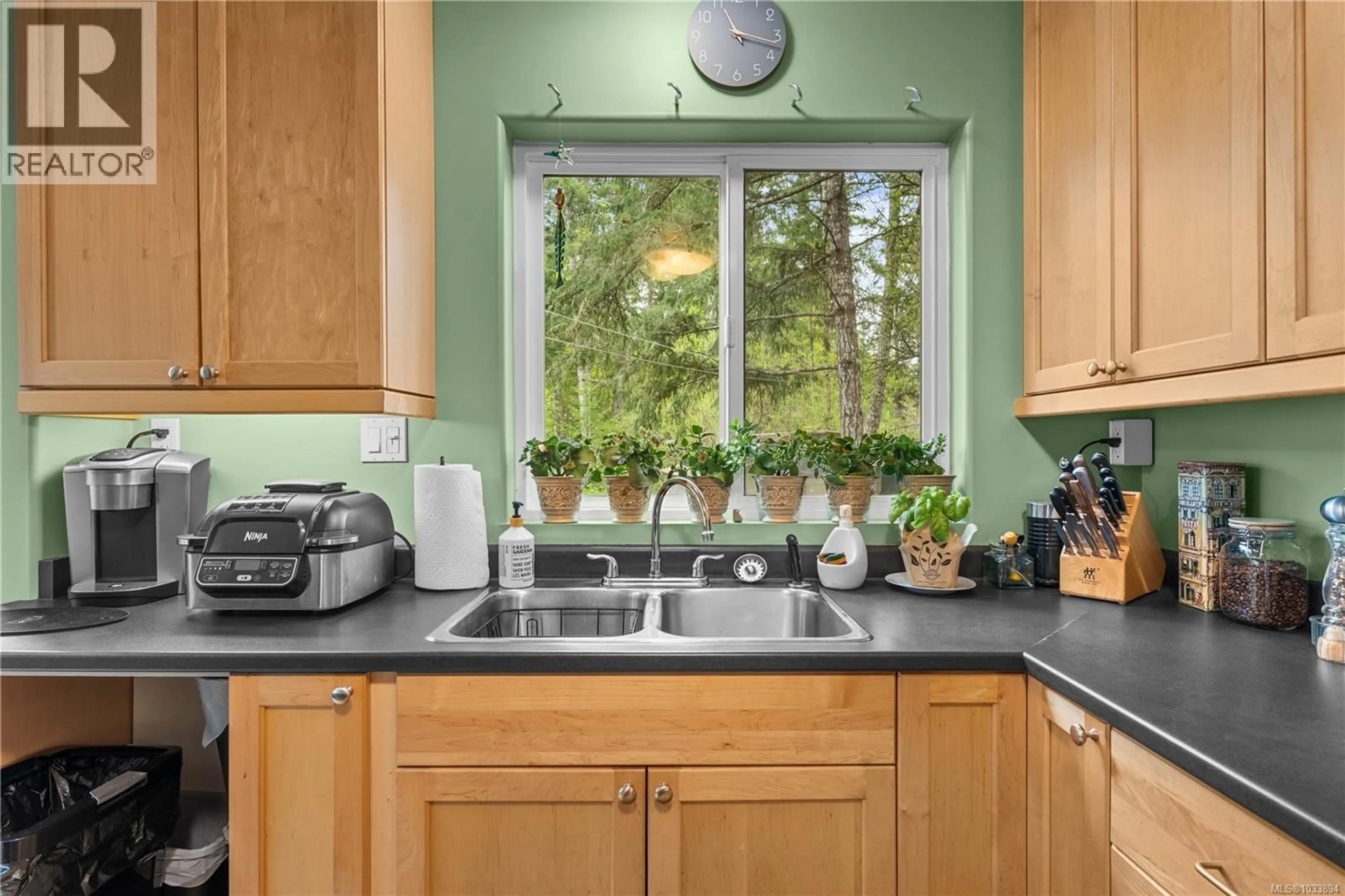Standard kitchen, ceramic/tile floor for 3055 MANDER ROAD, Gabriola Island British Columbia V0R1X7