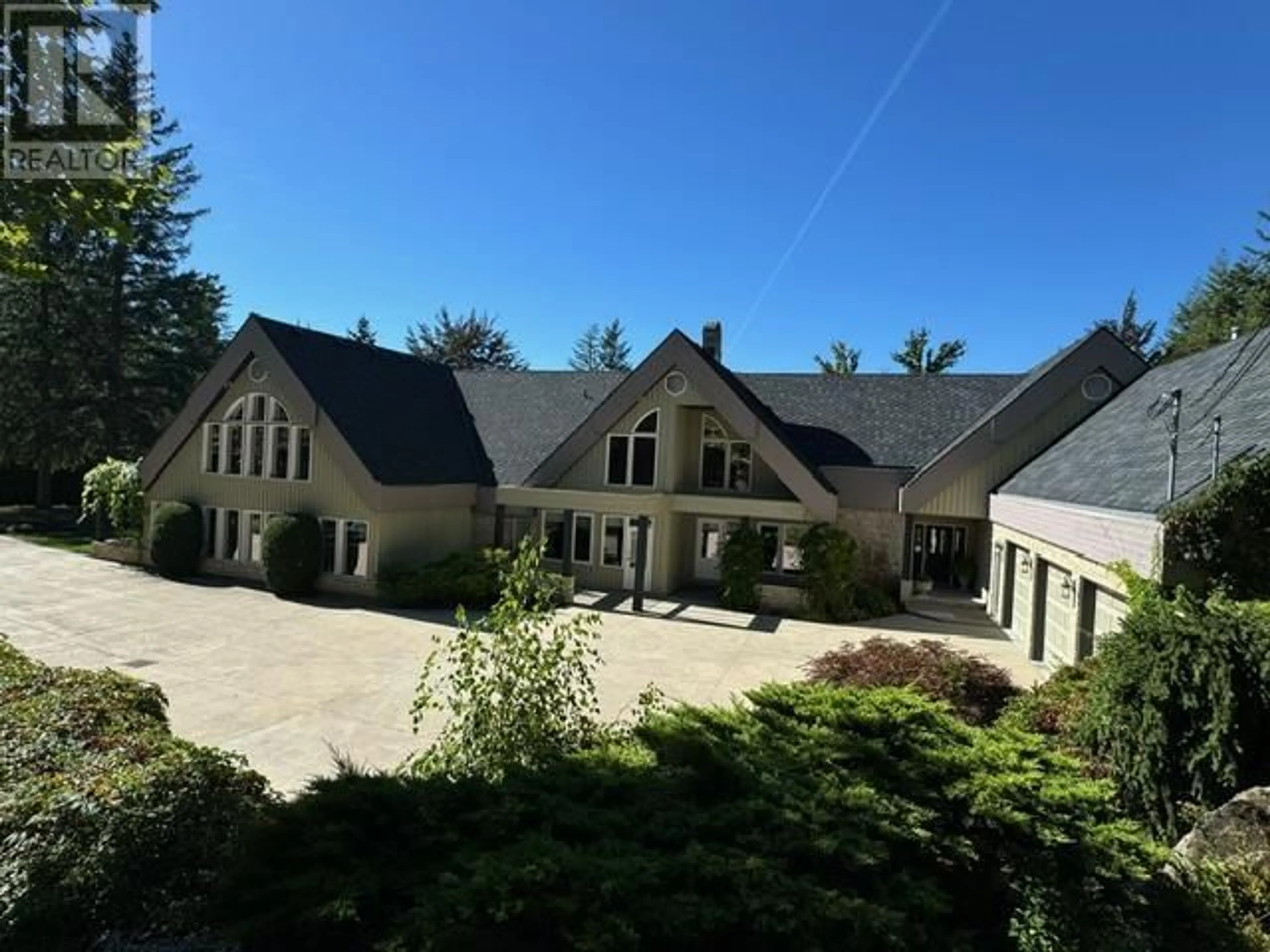 A pic from outside/outdoor area/front of a property/back of a property/a pic from drone, unknown for 2391 26 Avenue NE, Salmon Arm British Columbia V1E2S6