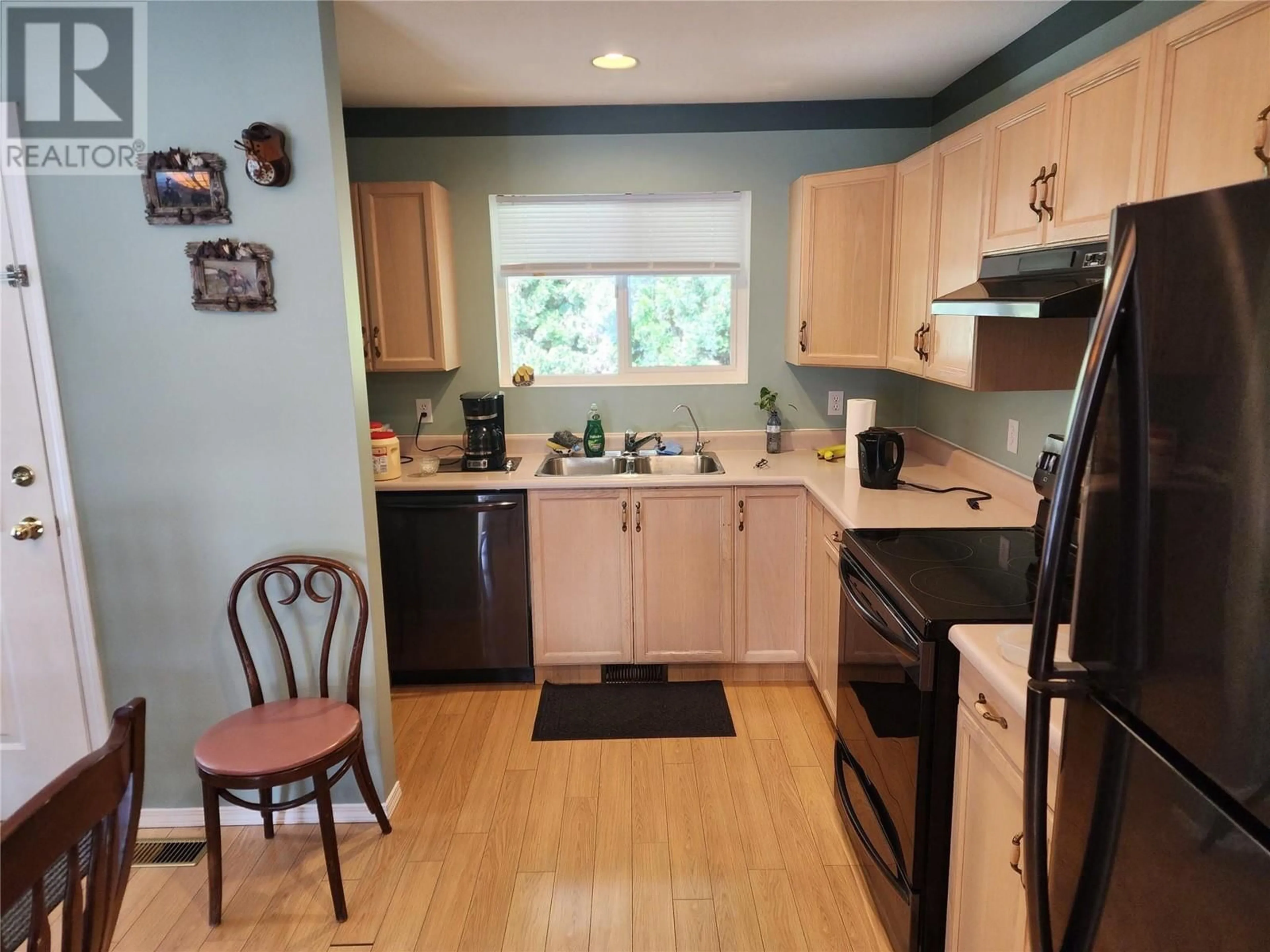 Standard kitchen, unknown for 101 - 870 10 STREET SOUTHWEST, Salmon Arm British Columbia V1E1L9