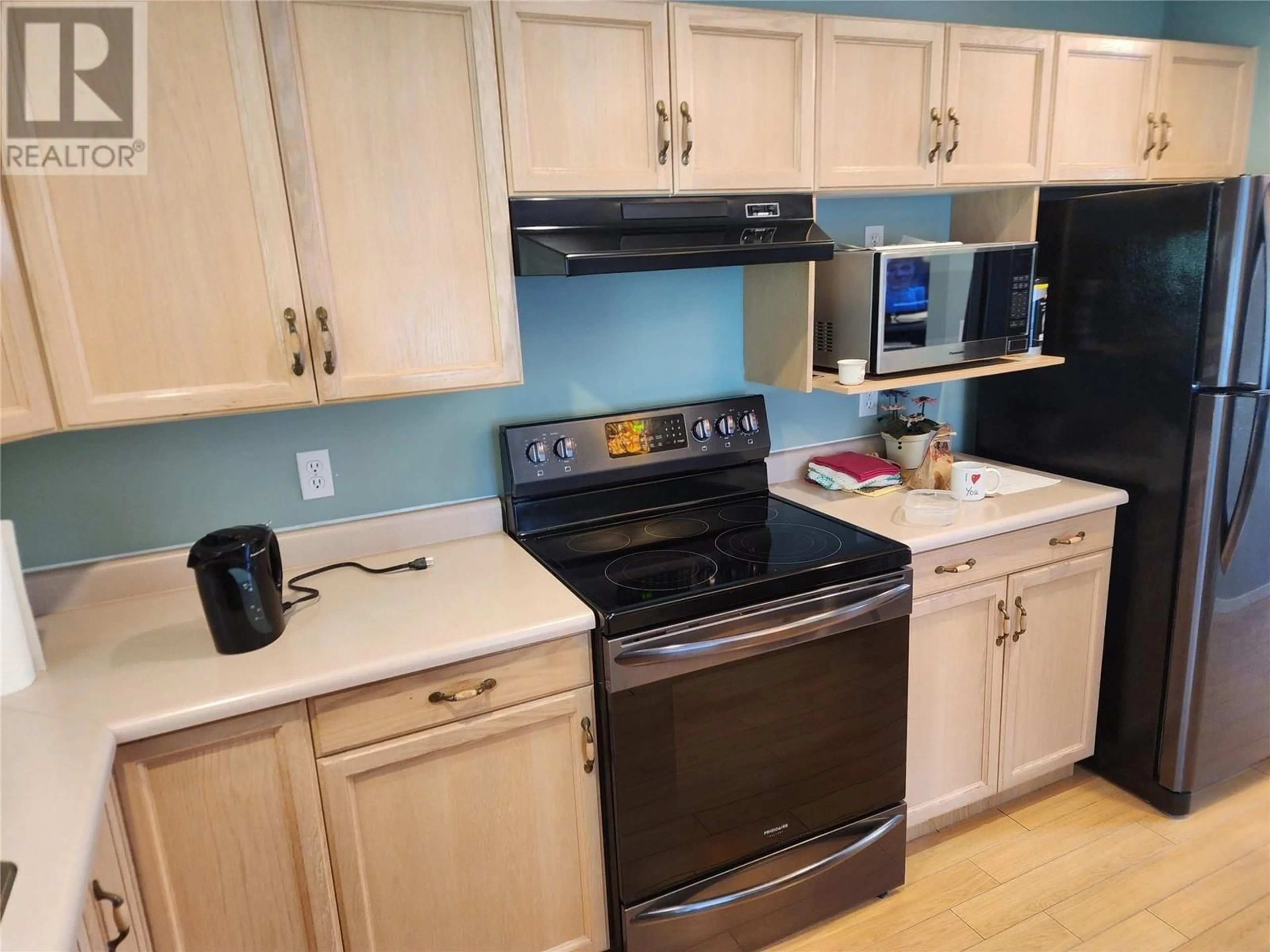 Standard kitchen, unknown for 101 - 870 10 STREET SOUTHWEST, Salmon Arm British Columbia V1E1L9