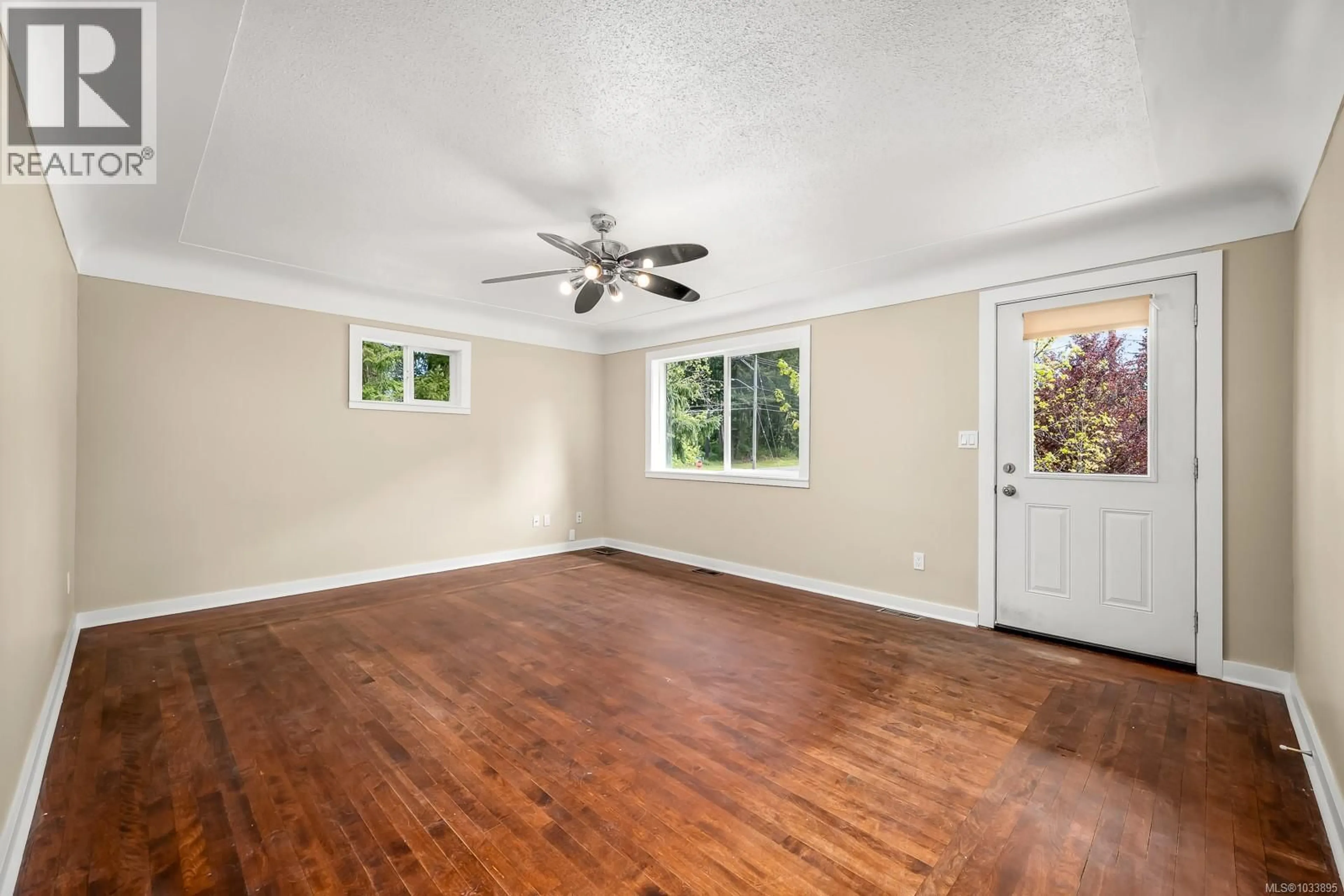 A pic of a room for 290 HERONDALE ROAD, Royston British Columbia V9N9R8
