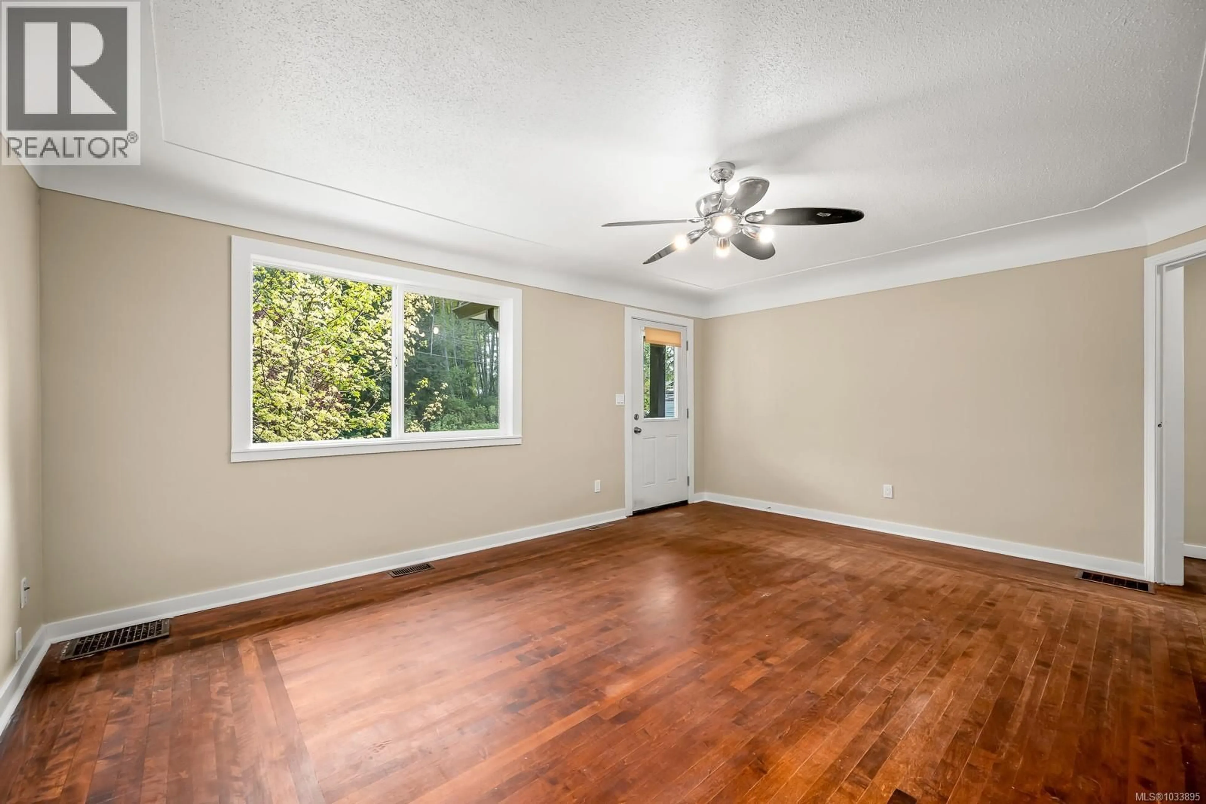 A pic of a room for 290 HERONDALE ROAD, Royston British Columbia V9N9R8