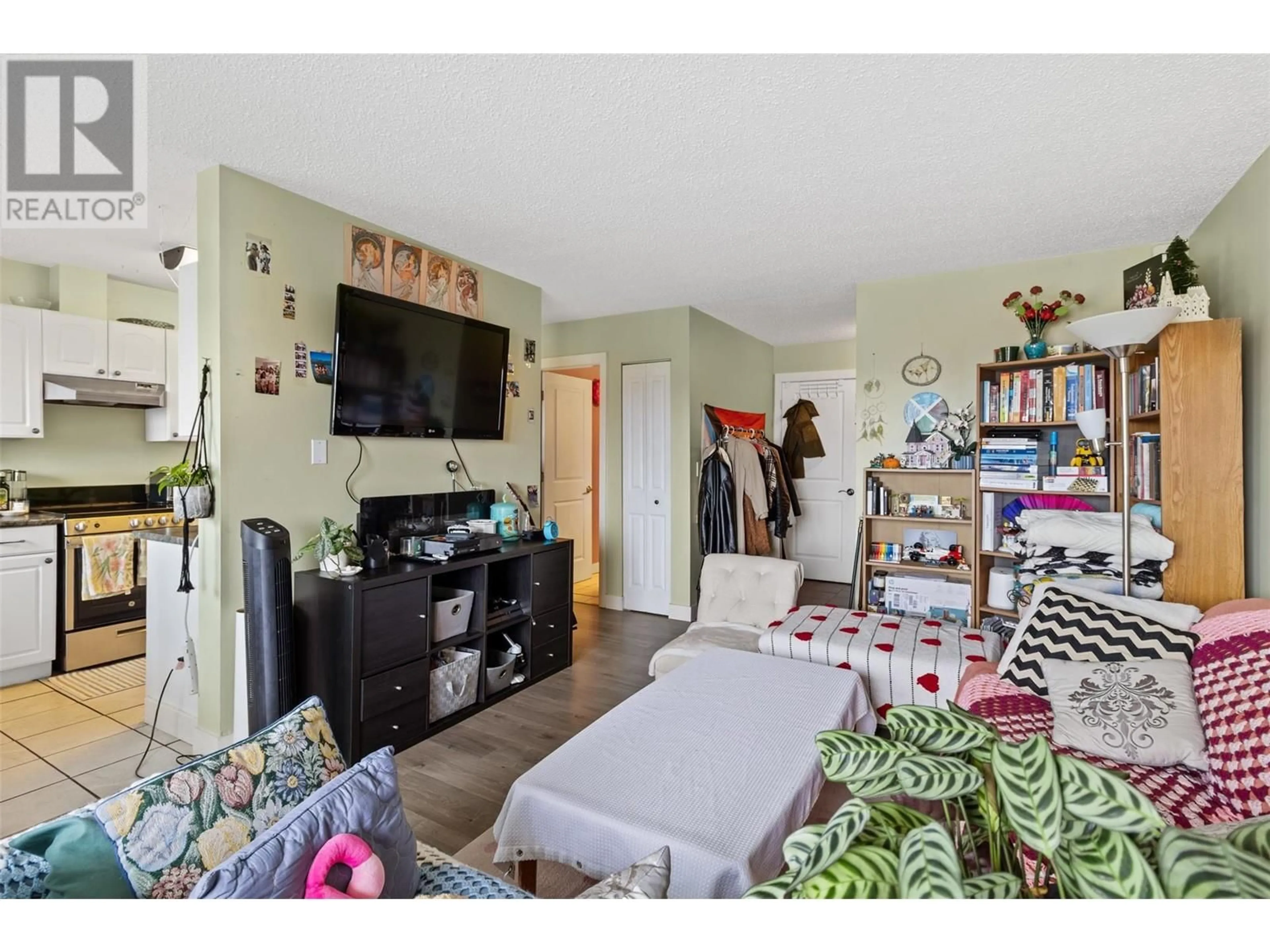 A pic of a room for 44 - 1810 SUMMIT DRIVE, Kamloops British Columbia V2E2C7