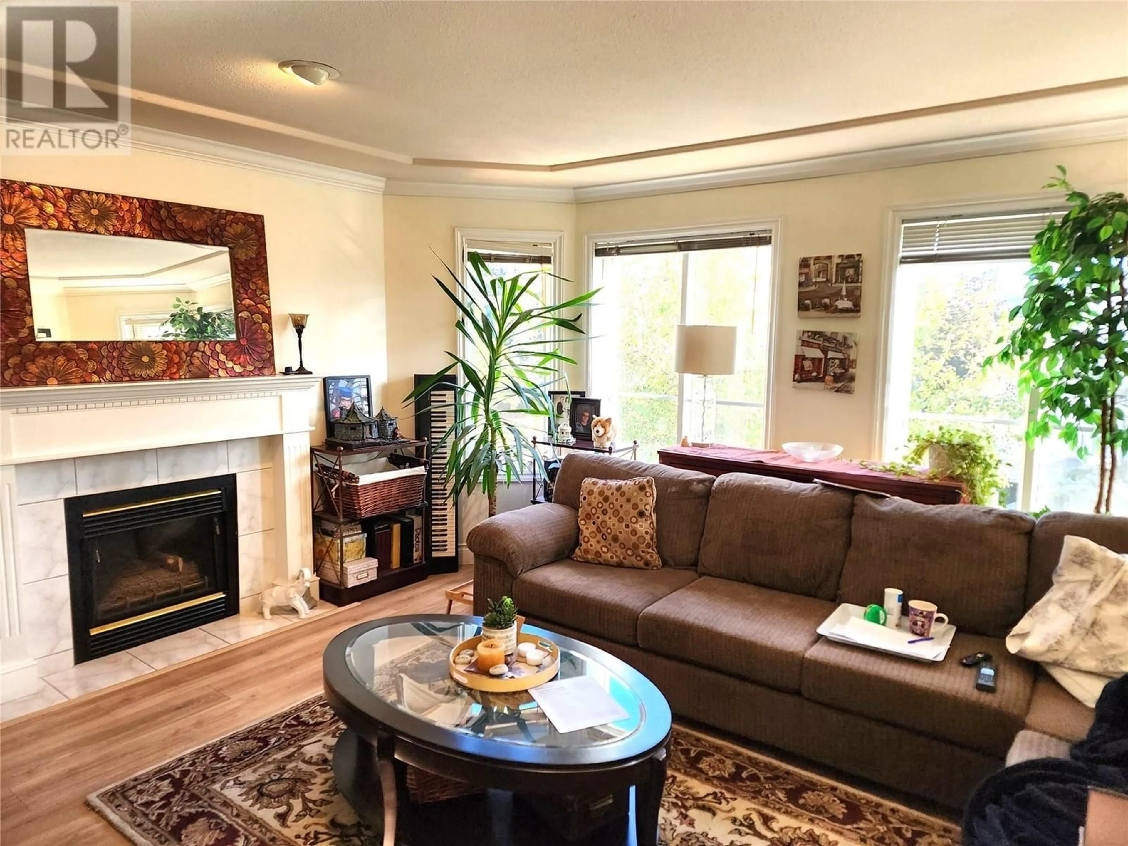 Living room with furniture, wood/laminate floor for 201 - 3220 CENTENNIAL DRIVE, Vernon British Columbia V1T2T7