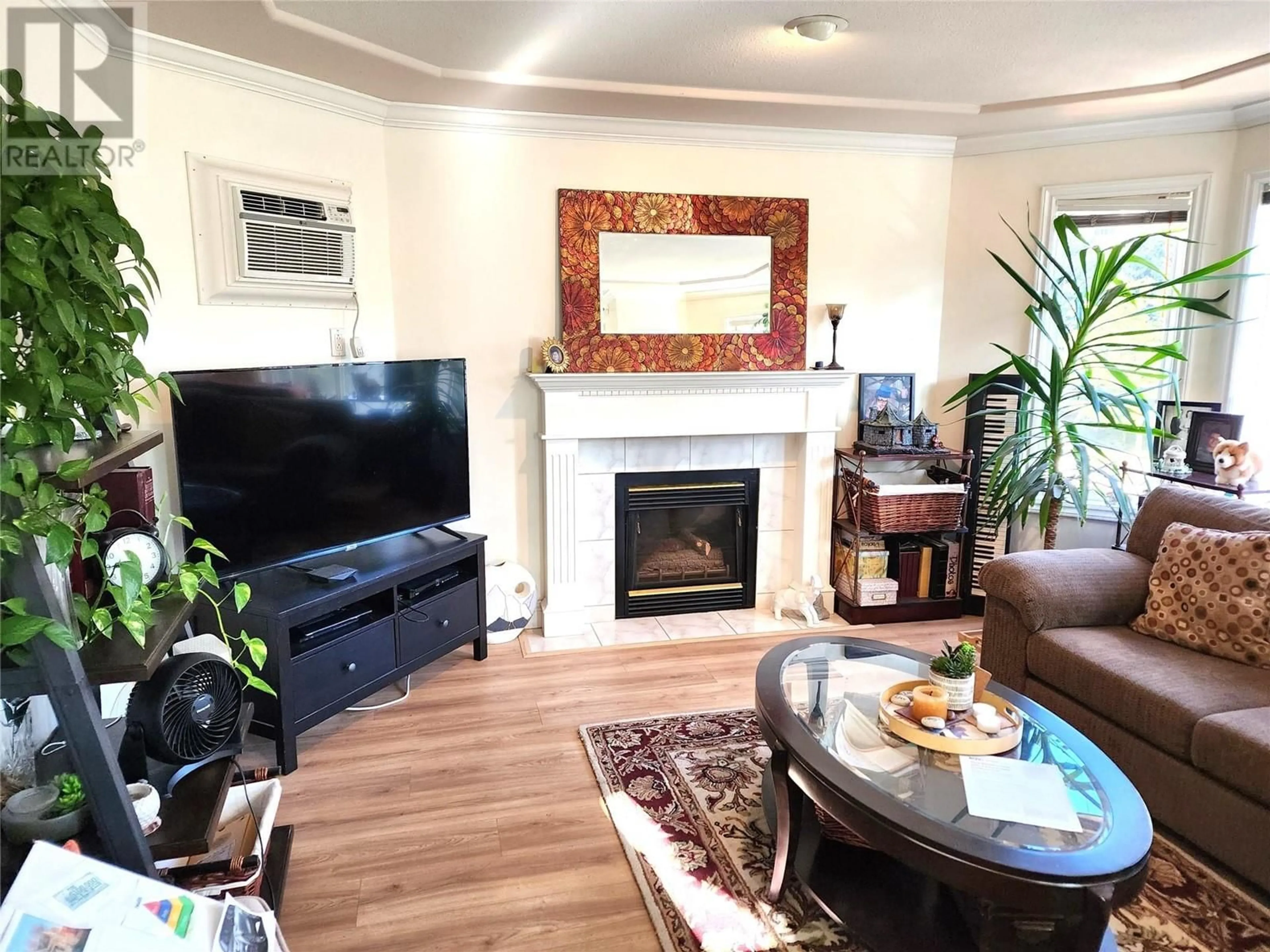Living room with furniture, wood/laminate floor for 201 - 3220 CENTENNIAL DRIVE, Vernon British Columbia V1T2T7