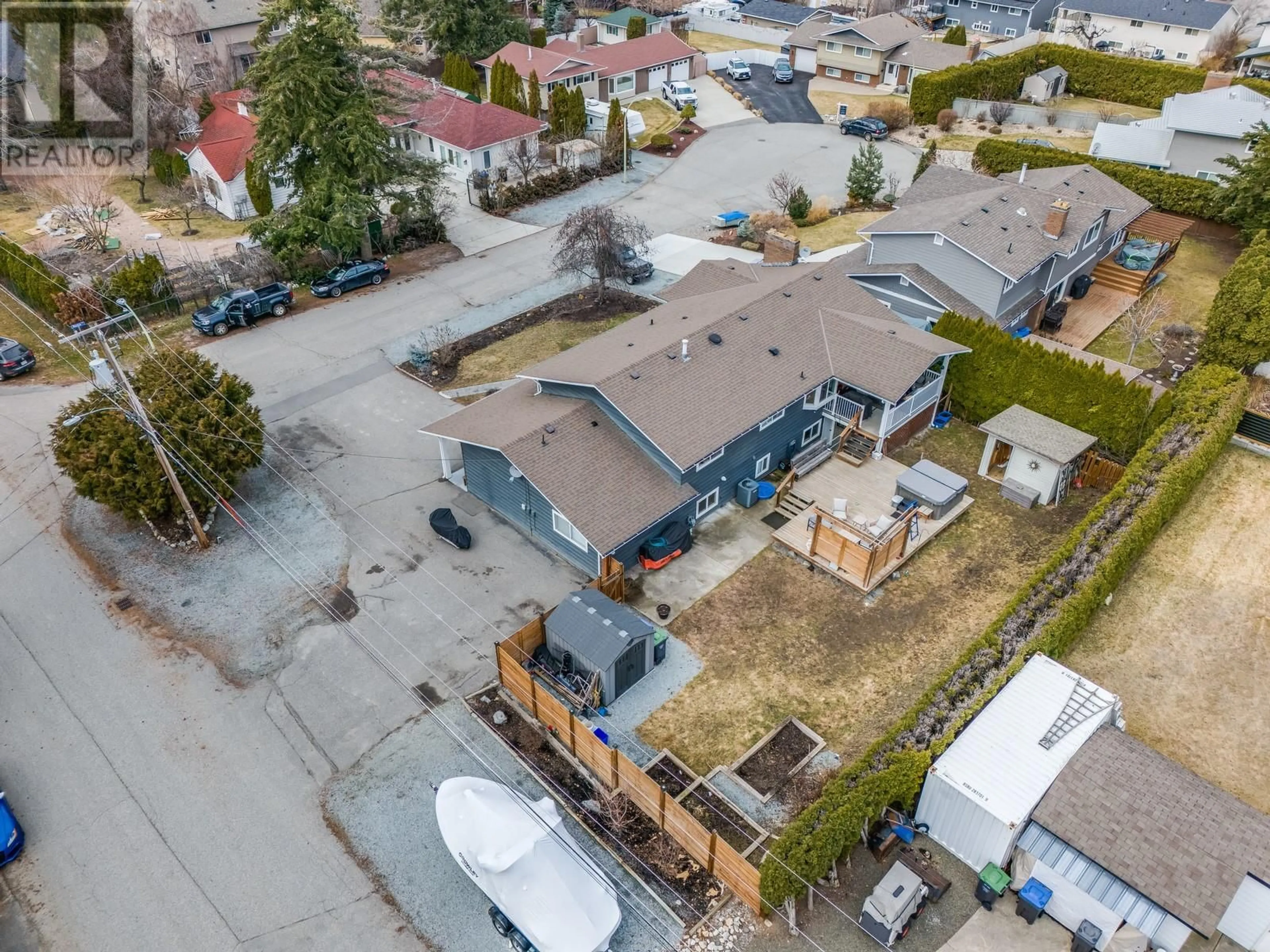 A pic from outside/outdoor area/front of a property/back of a property/a pic from drone, street for 884 ROMA COURT, Kelowna British Columbia V1W2P6
