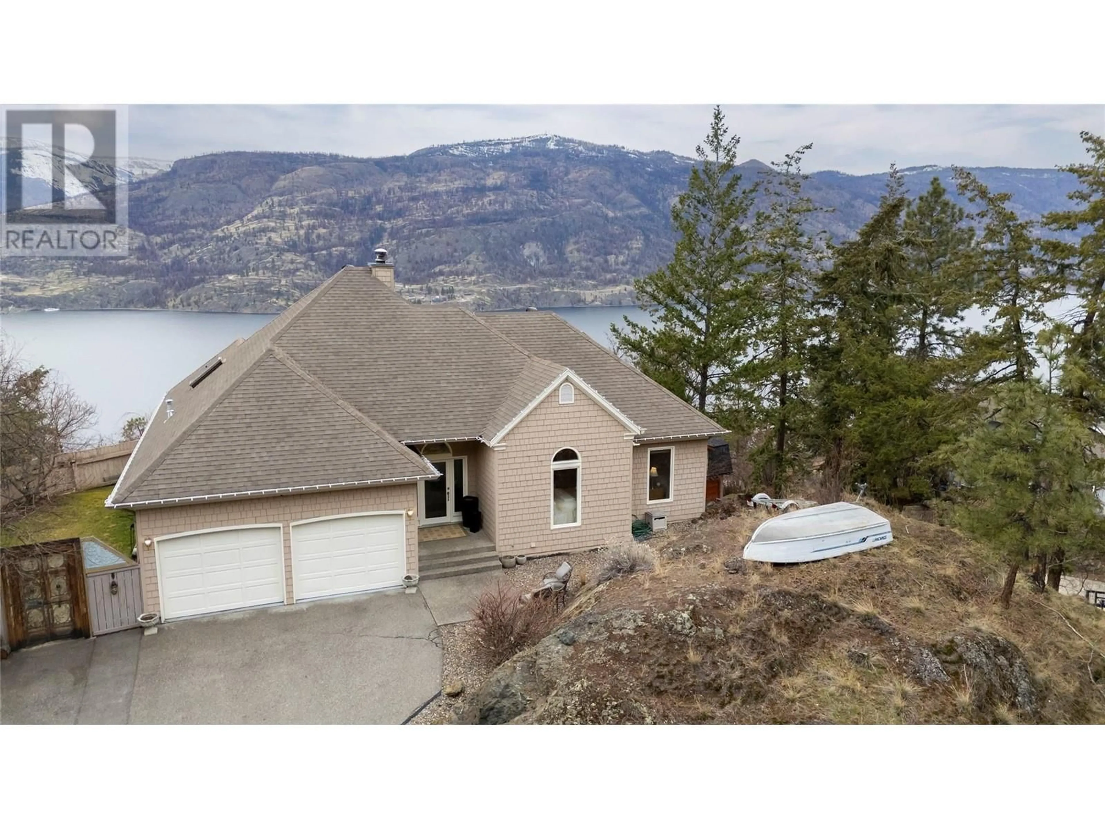 A pic from outside/outdoor area/front of a property/back of a property/a pic from drone, water/lake/river/ocean view for 1116 LYNN COURT, Kelowna British Columbia V1Y1H1