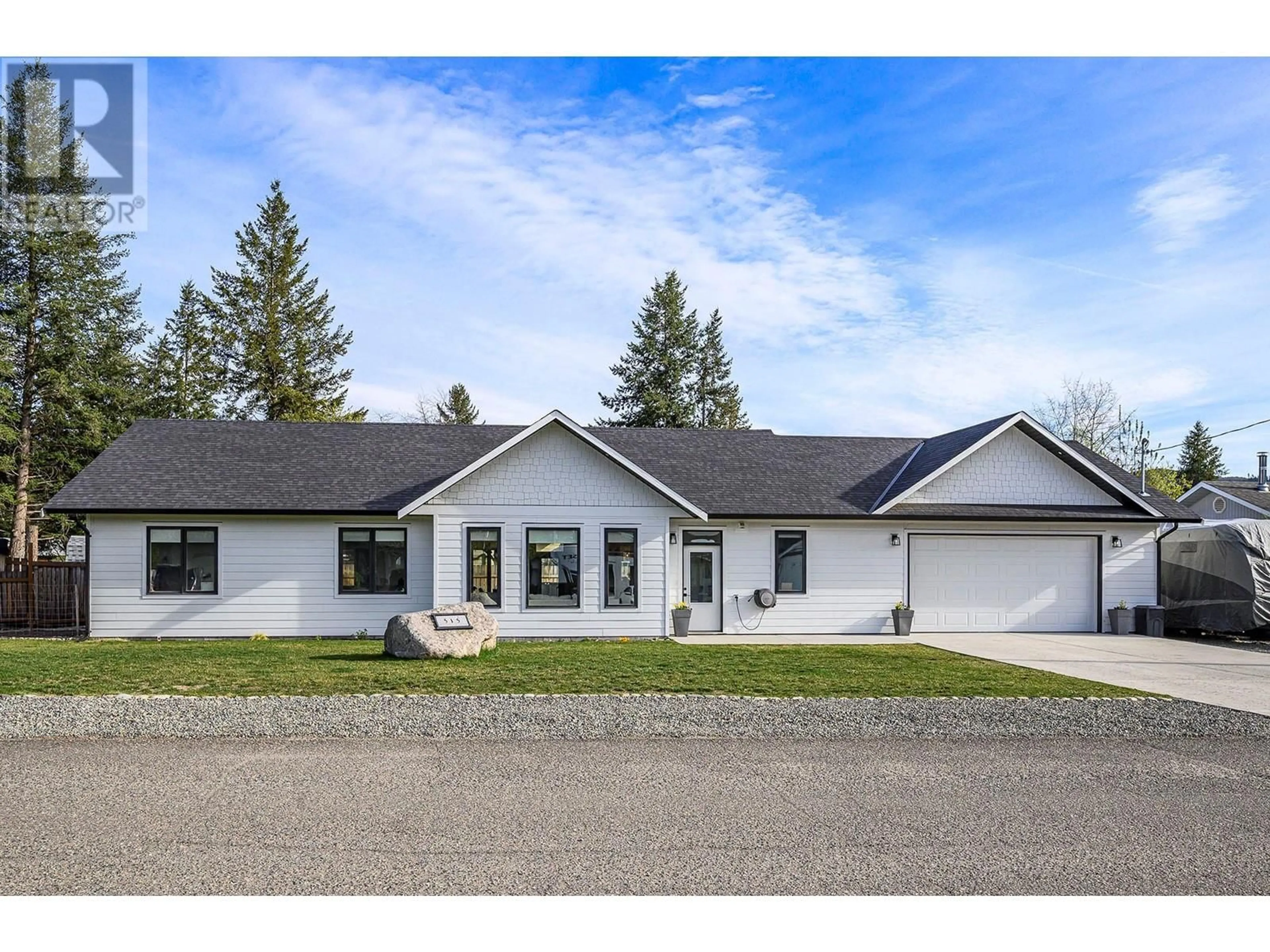 Home with vinyl exterior material, street for 515 ORIOLE WAY, Barriere British Columbia V0E1E0