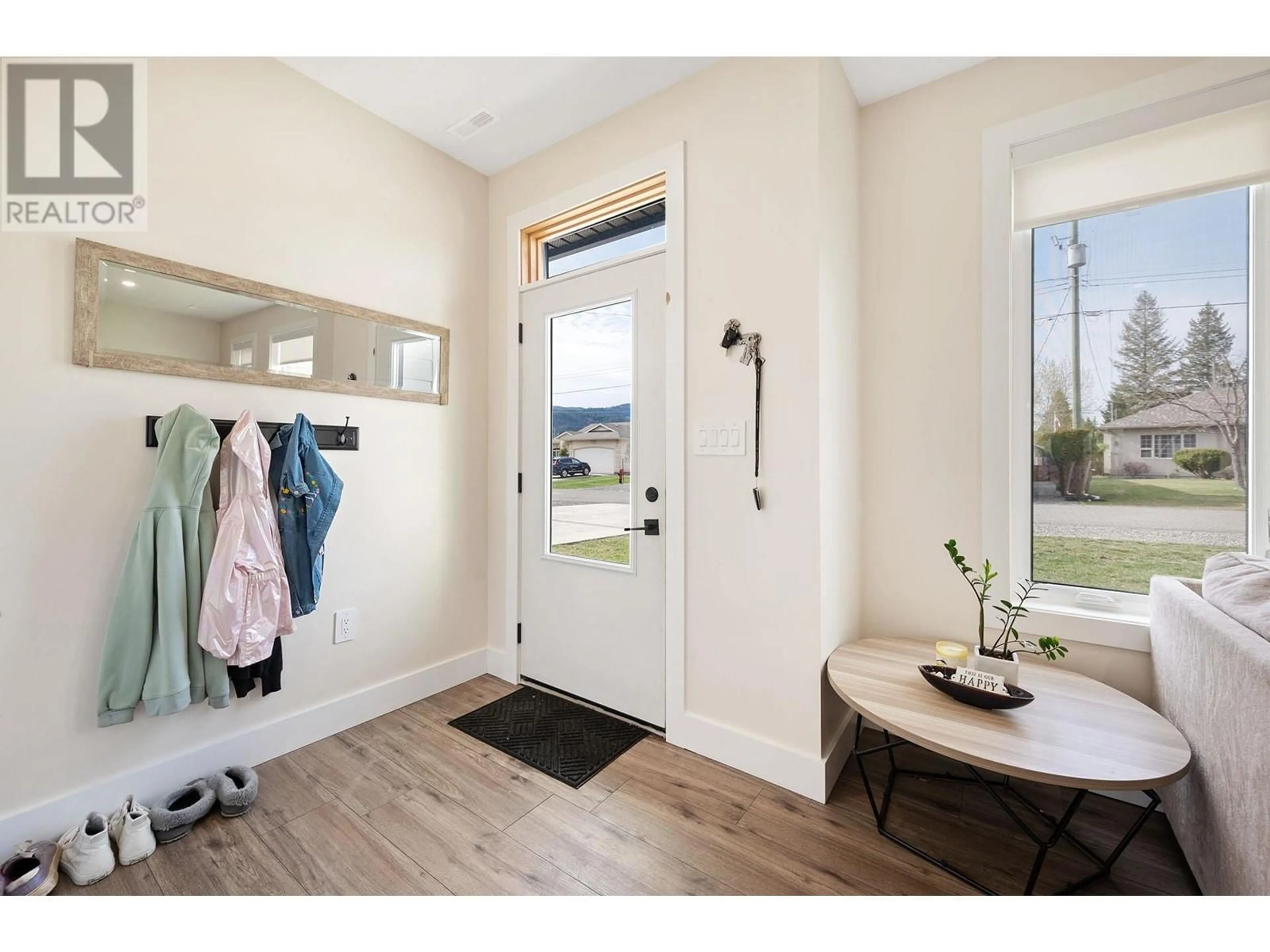 Indoor entryway for 515 ORIOLE WAY, Barriere British Columbia V0E1E0
