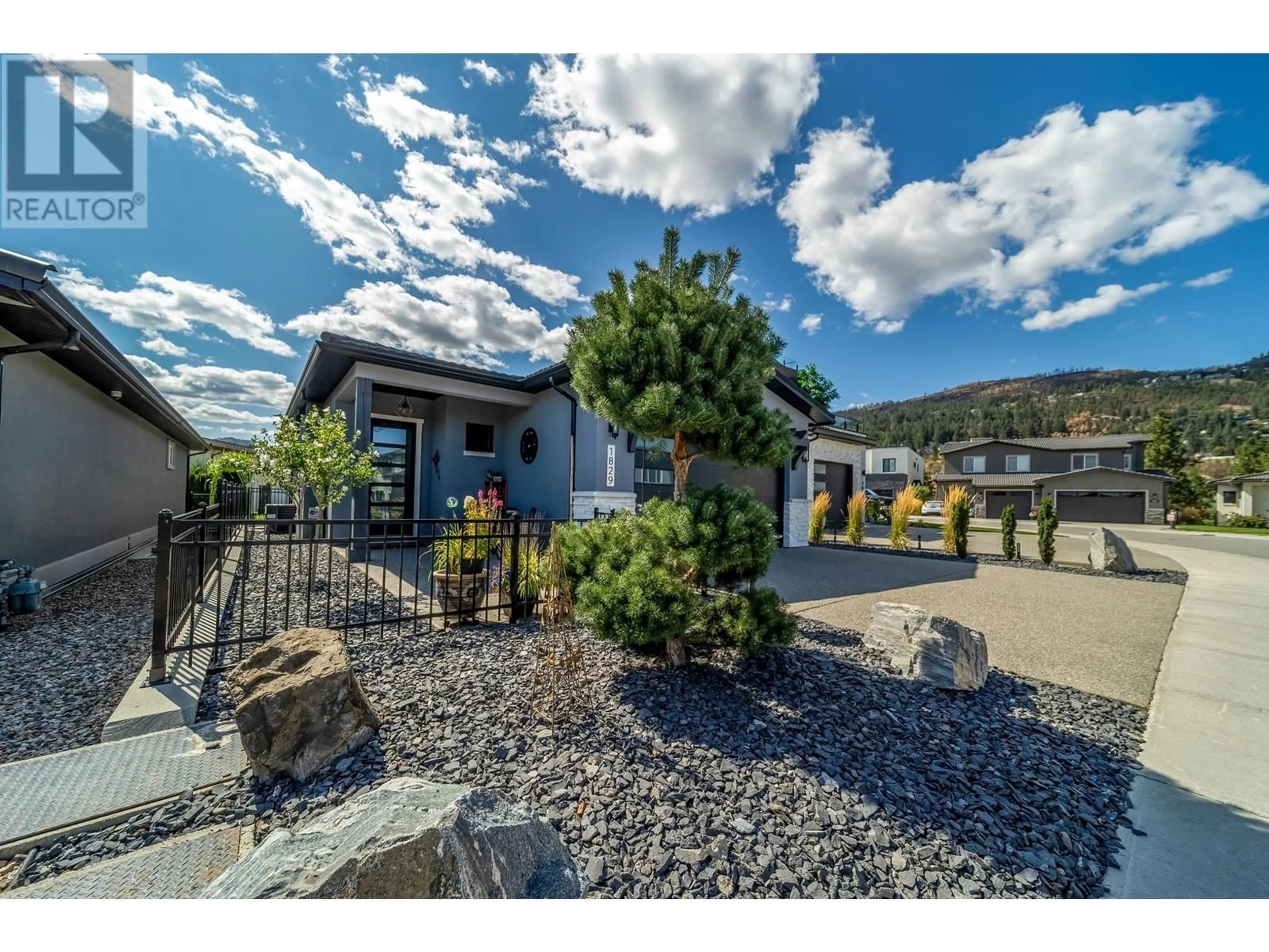 A pic from outside/outdoor area/front of a property/back of a property/a pic from drone, unknown for 1829 VIEWPOINT DRIVE, Westbank British Columbia V1Z4E1