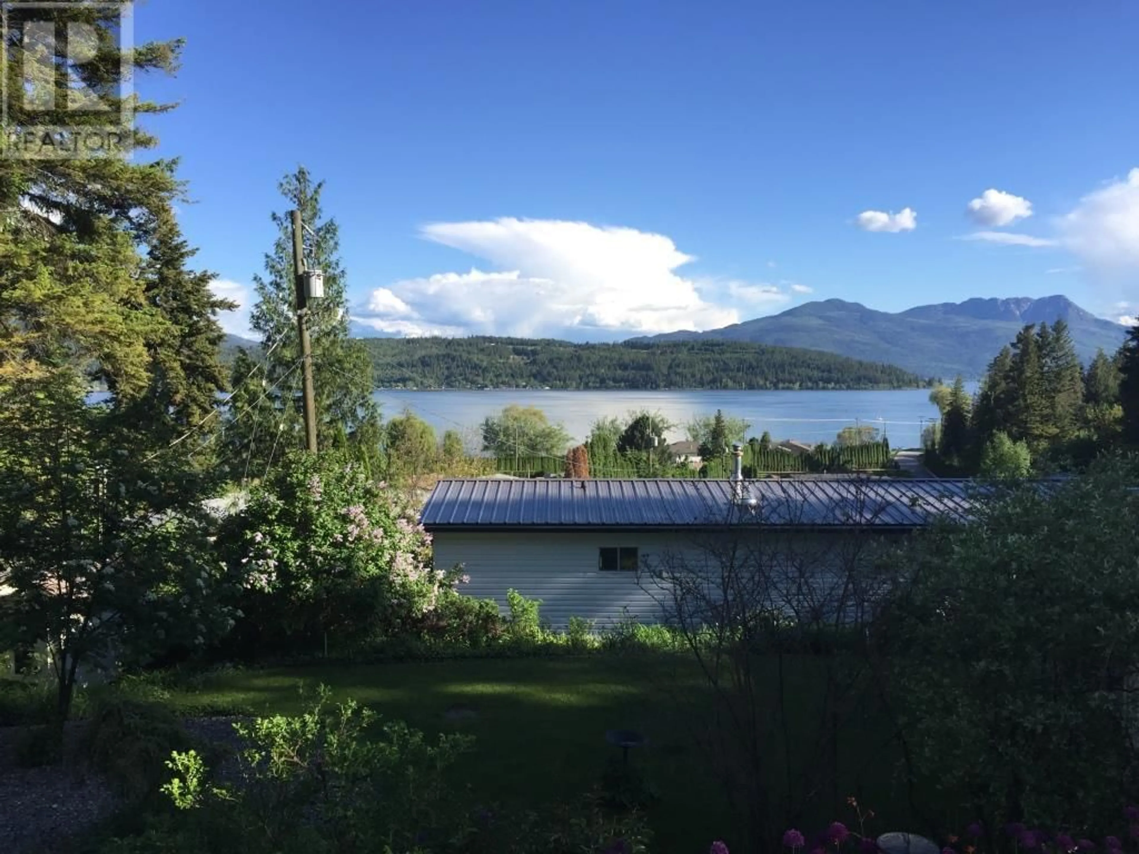 Patio, water/lake/river/ocean view for 4 - 3959 SUNNYBRAE CANOE POINT ROAD, Tappen British Columbia V0E2X1
