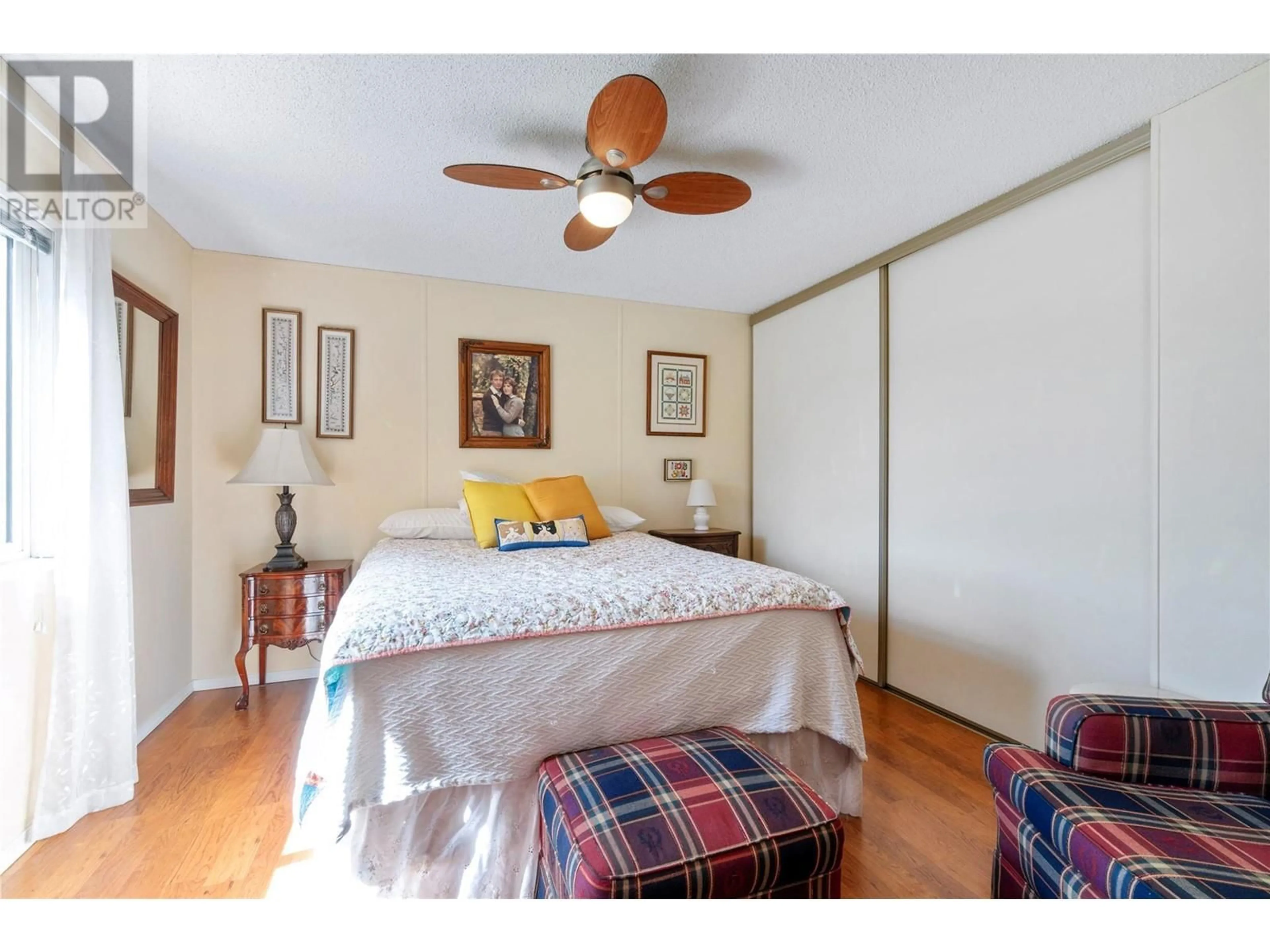 Bedroom with bed, wood/laminate floor for 4 - 3959 SUNNYBRAE CANOE POINT ROAD, Tappen British Columbia V0E2X1