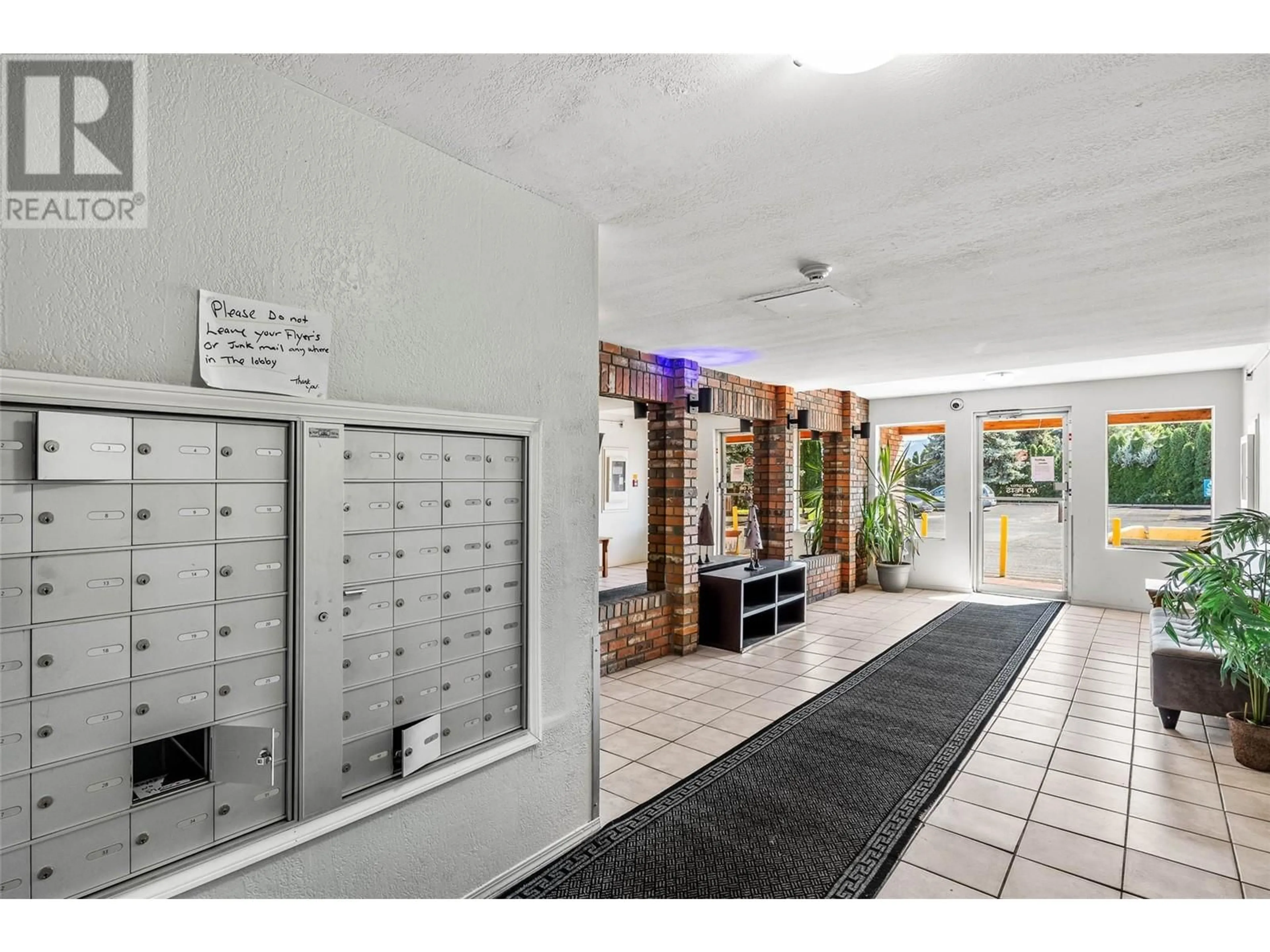 Indoor foyer for 306 - 1760 BRUNNER AVENUE, Kamloops British Columbia V2B3L7