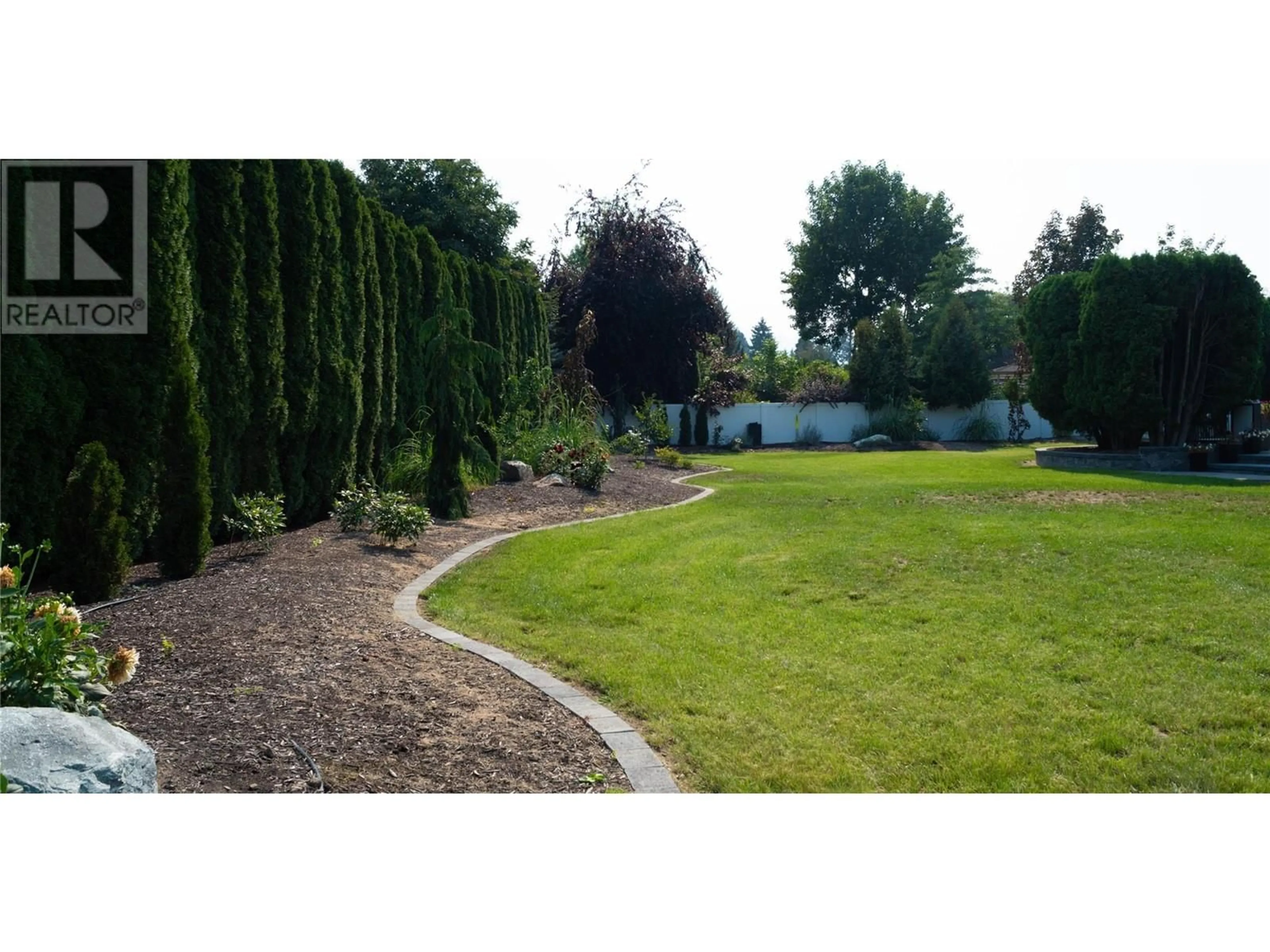 Home with vinyl exterior material, unknown for 771 TORRS ROAD, Kelowna British Columbia V1W1B4