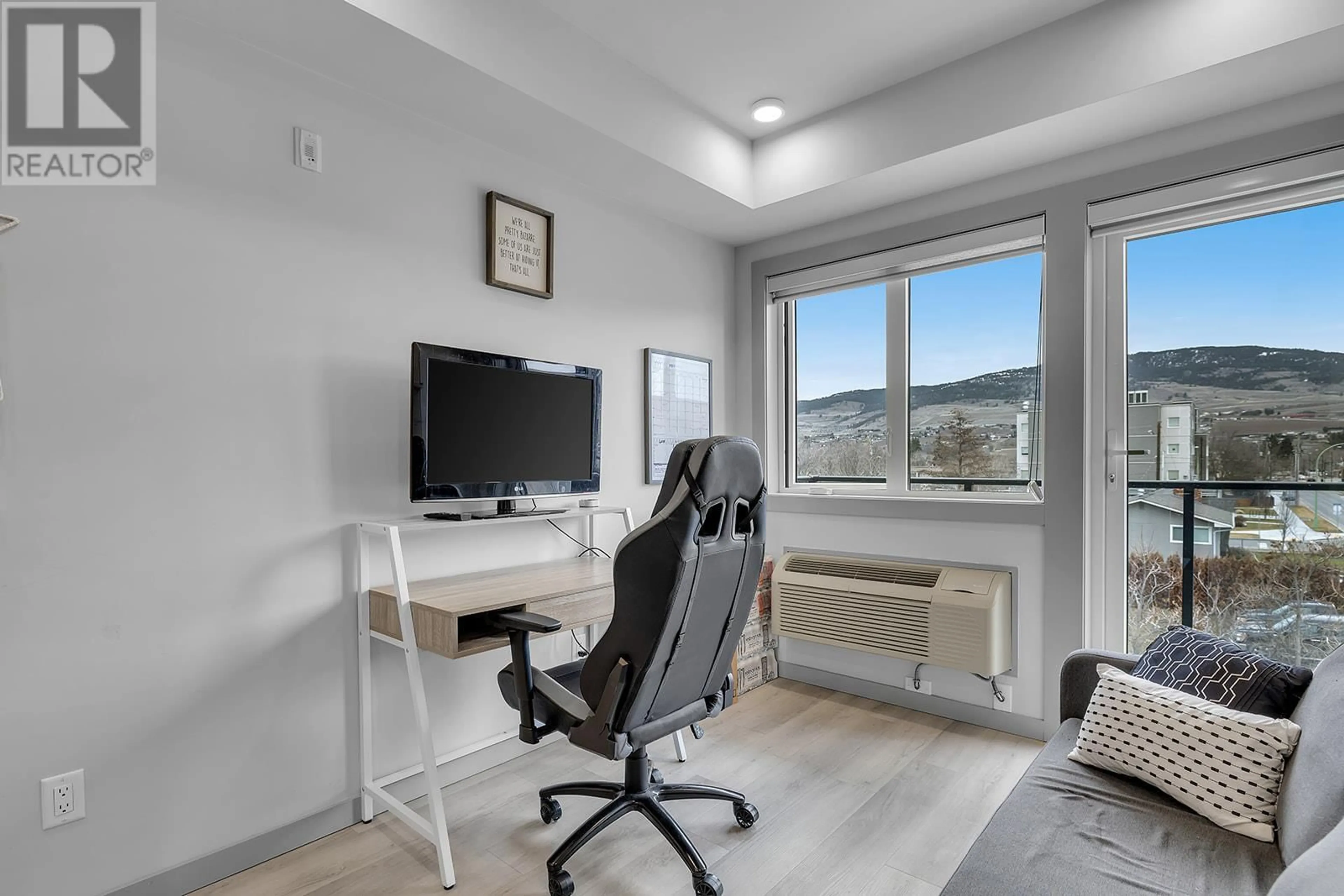 A pic of a room for 327 - 345 DOUGALL ROAD NORTH, Kelowna British Columbia V1X3K8
