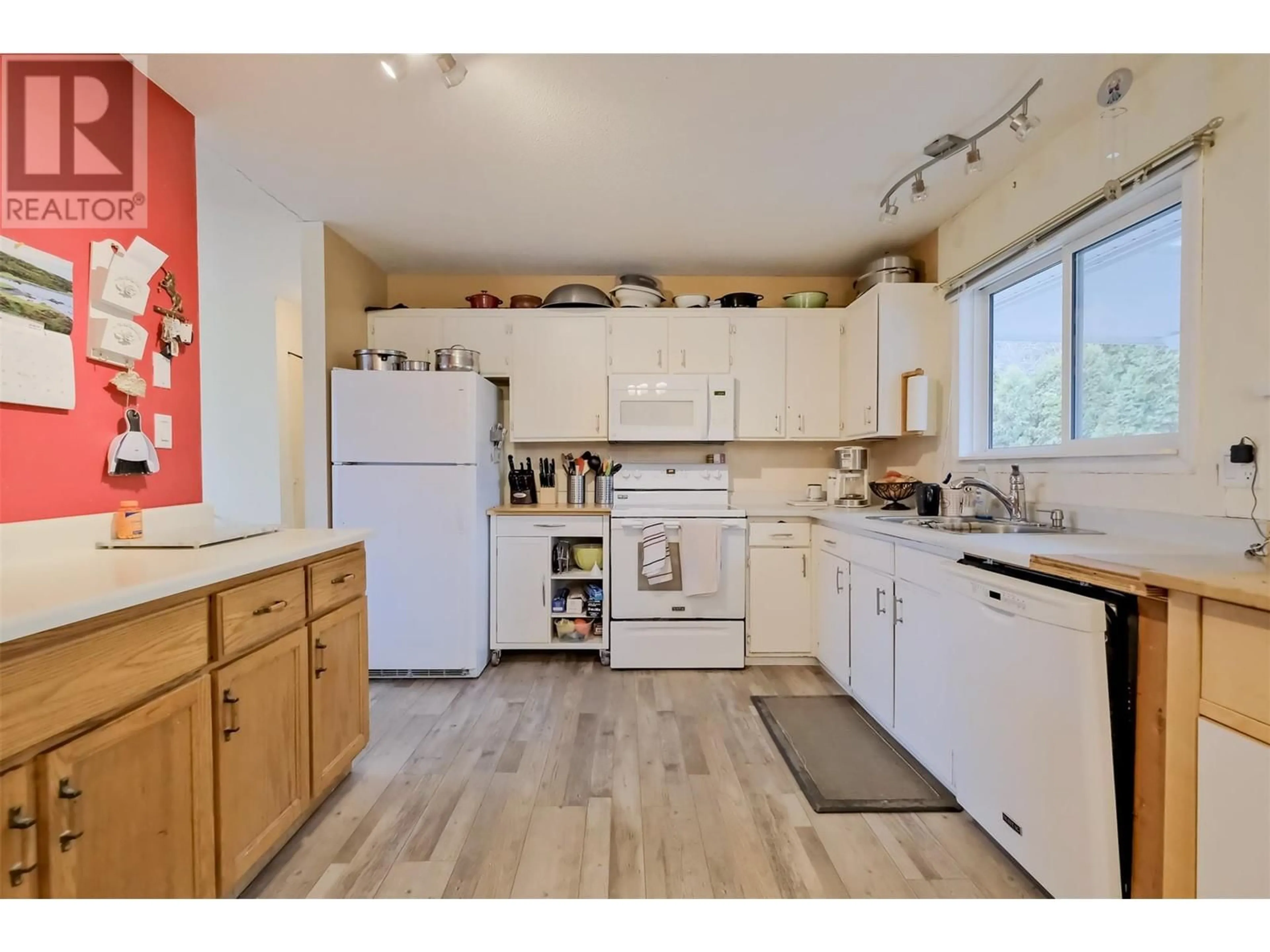 Standard kitchen, wood/laminate floor for 11813 READ CRESCENT, Summerland British Columbia V0H1Z2