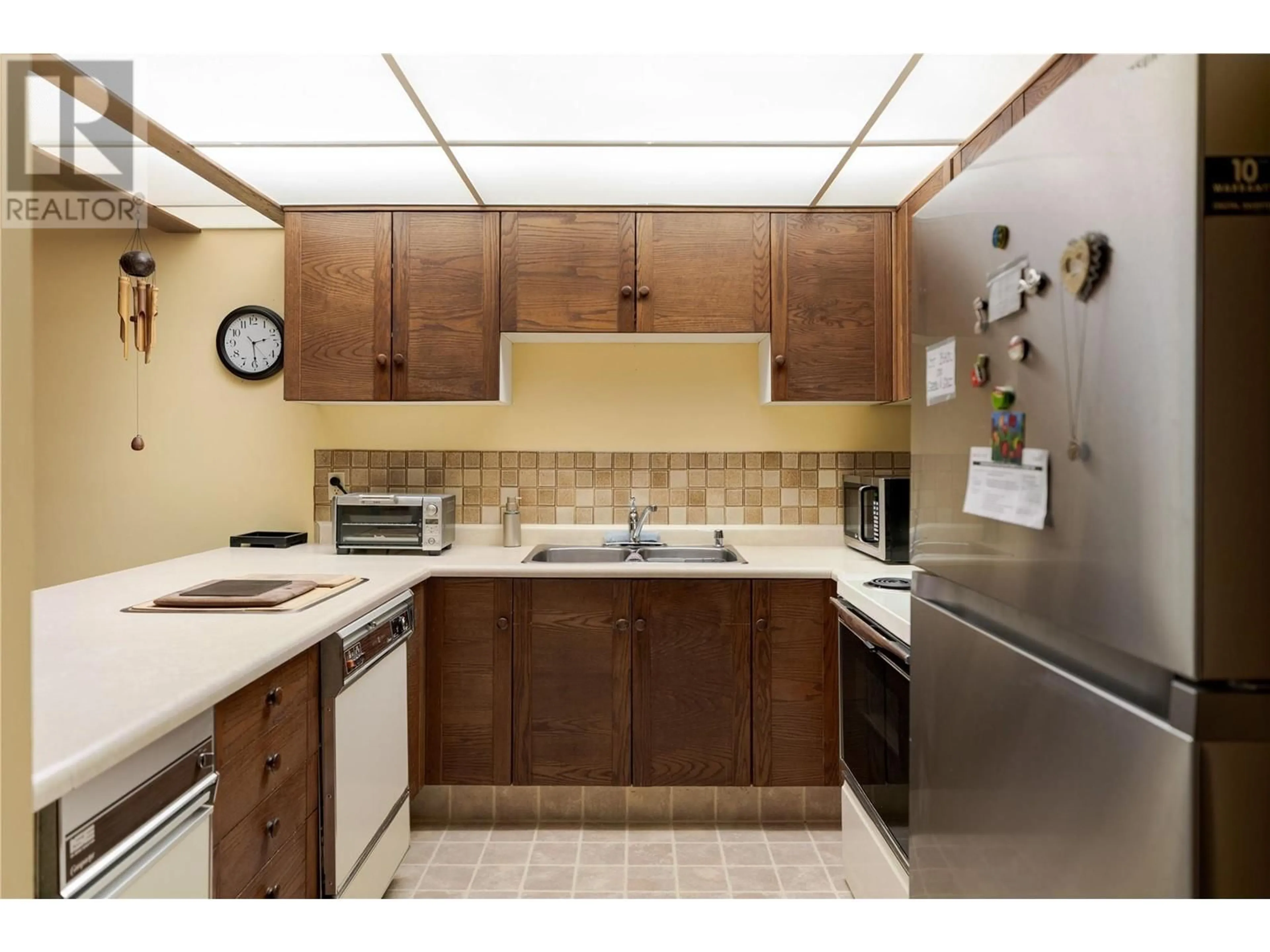 Standard kitchen, unknown for 111 - 1035 BERNARD AVENUE, Kelowna British Columbia V1Y6P7