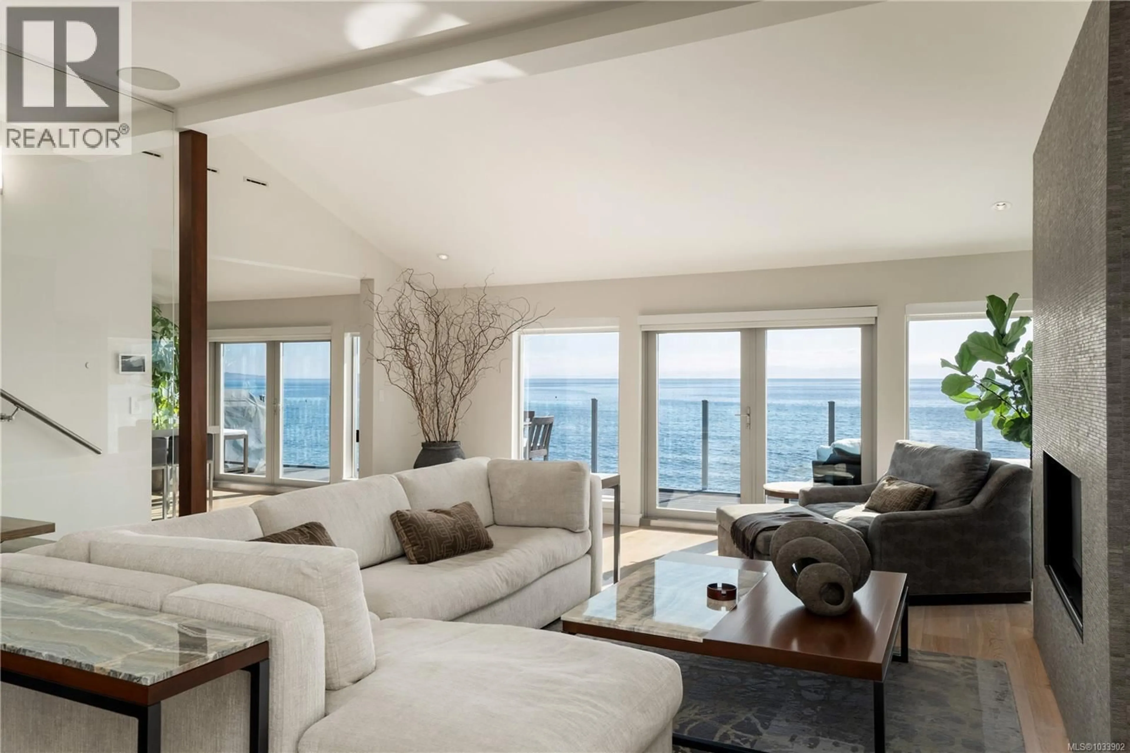 Living room with furniture, unknown for 5039 CORDOVA BAY ROAD, Saanich British Columbia V8Y2K1