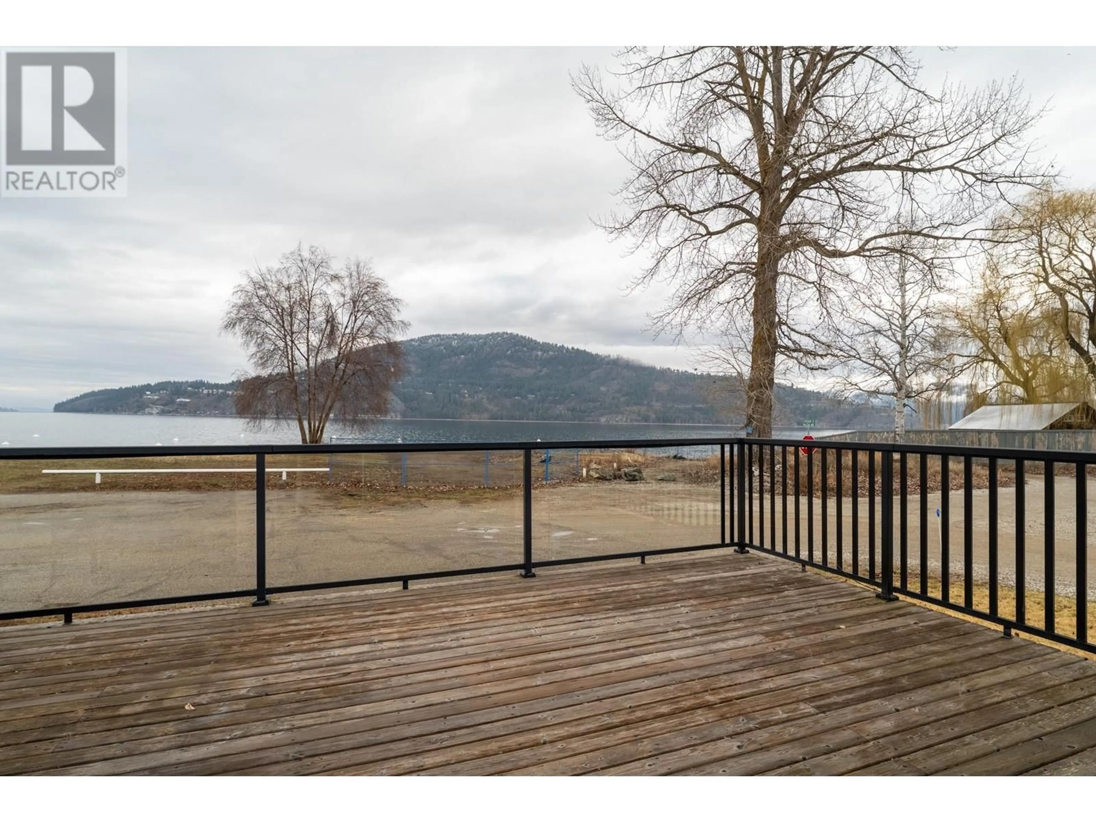 Patio, unknown for 53 LAKESHORE DRIVE, Vernon British Columbia V1H2A1