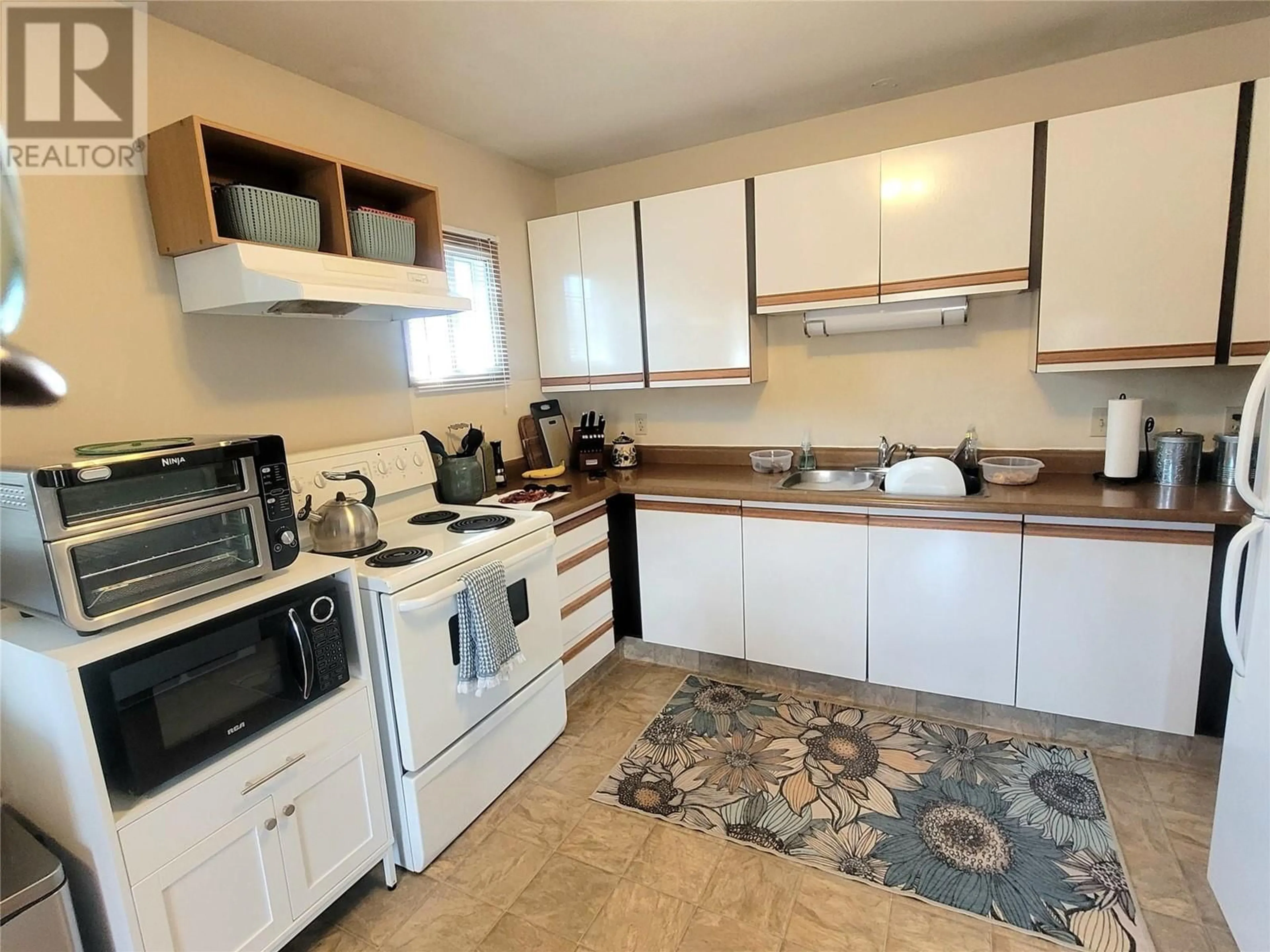 Standard kitchen, unknown for 6834 89TH STREET, Osoyoos British Columbia V0H1V1