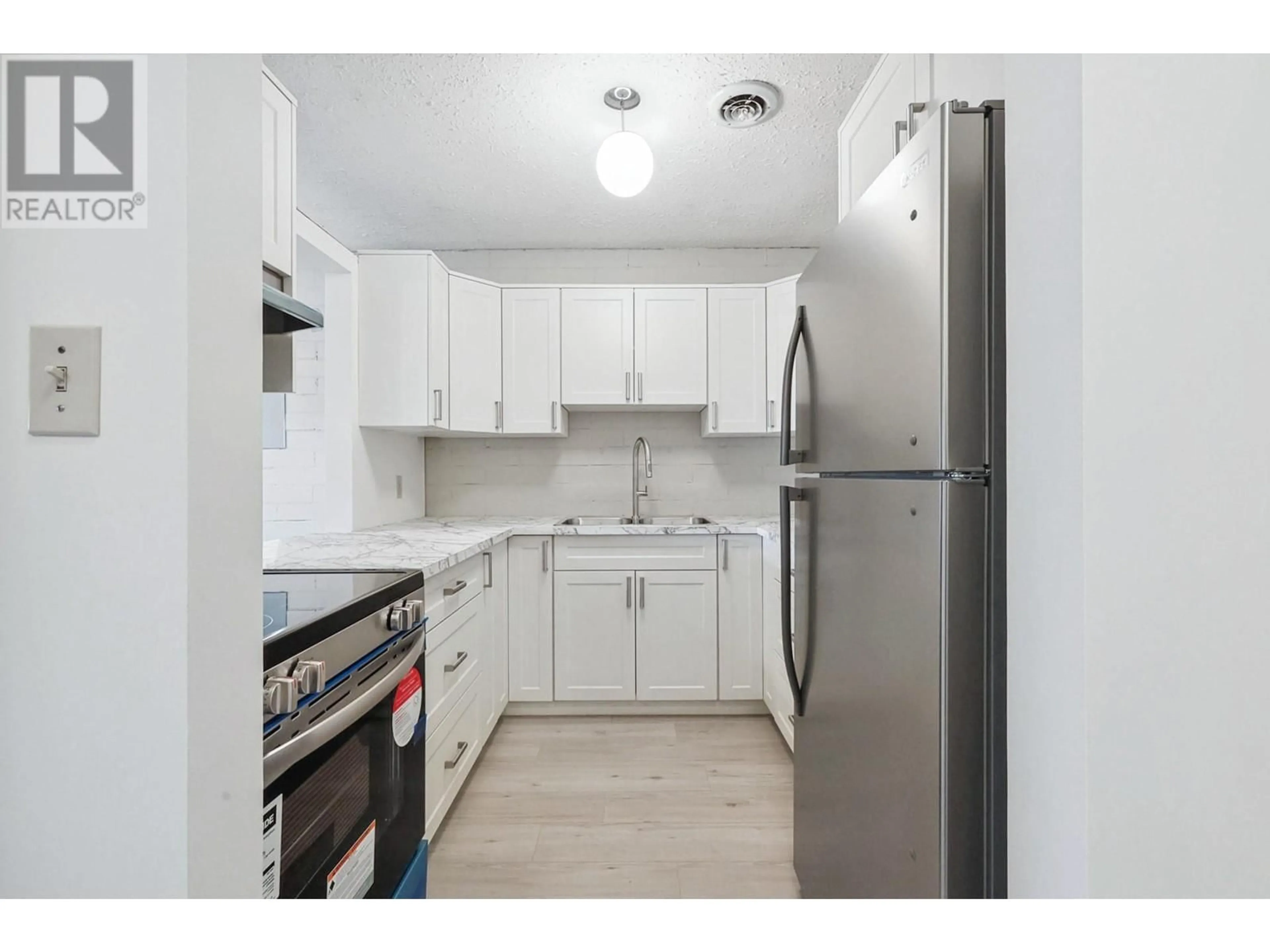 Standard kitchen, unknown for 346 - 1665 UFTON COURT, Kelowna British Columbia V1Y8G7