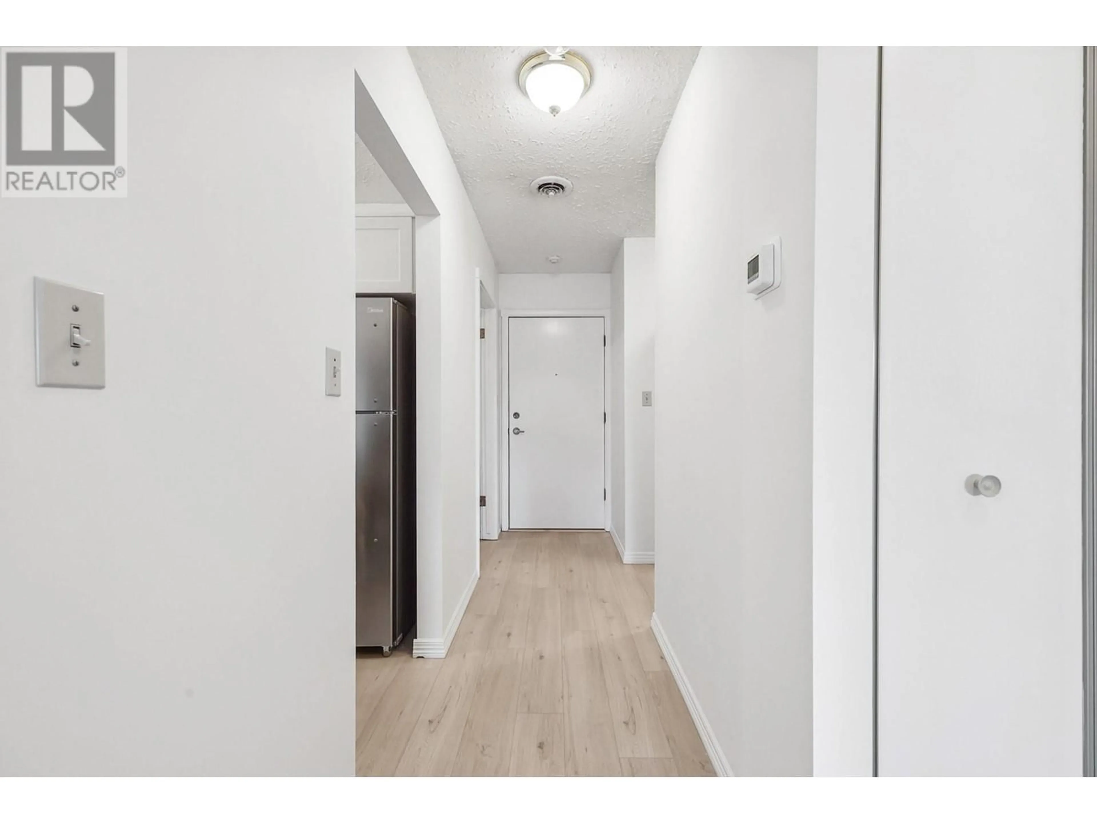 Indoor entryway for 346 - 1665 UFTON COURT, Kelowna British Columbia V1Y8G7