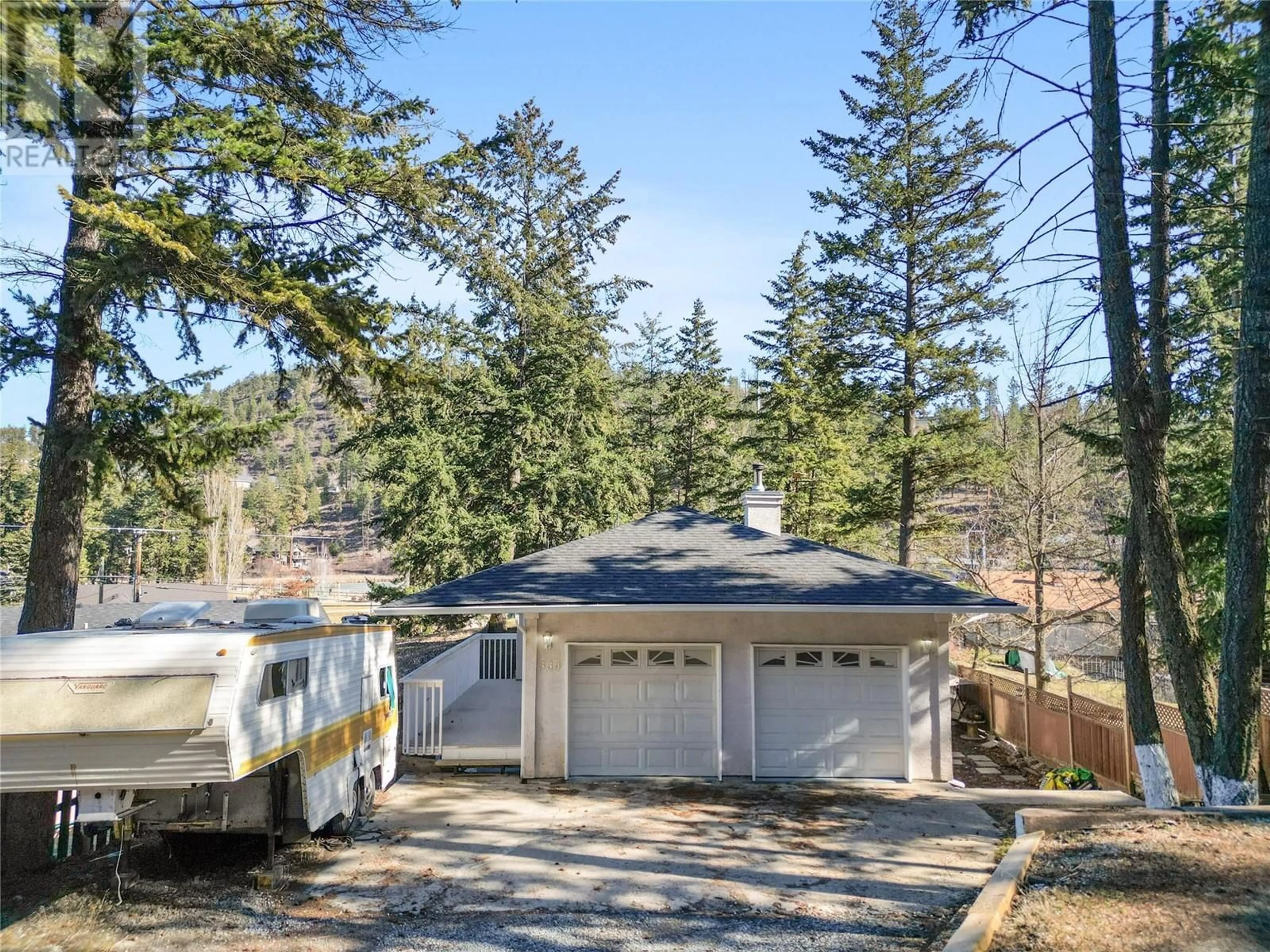 A pic from outside/outdoor area/front of a property/back of a property/a pic from drone, unknown for 334 CLIFTON ROAD SOUTH, Kelowna British Columbia V1V1A5