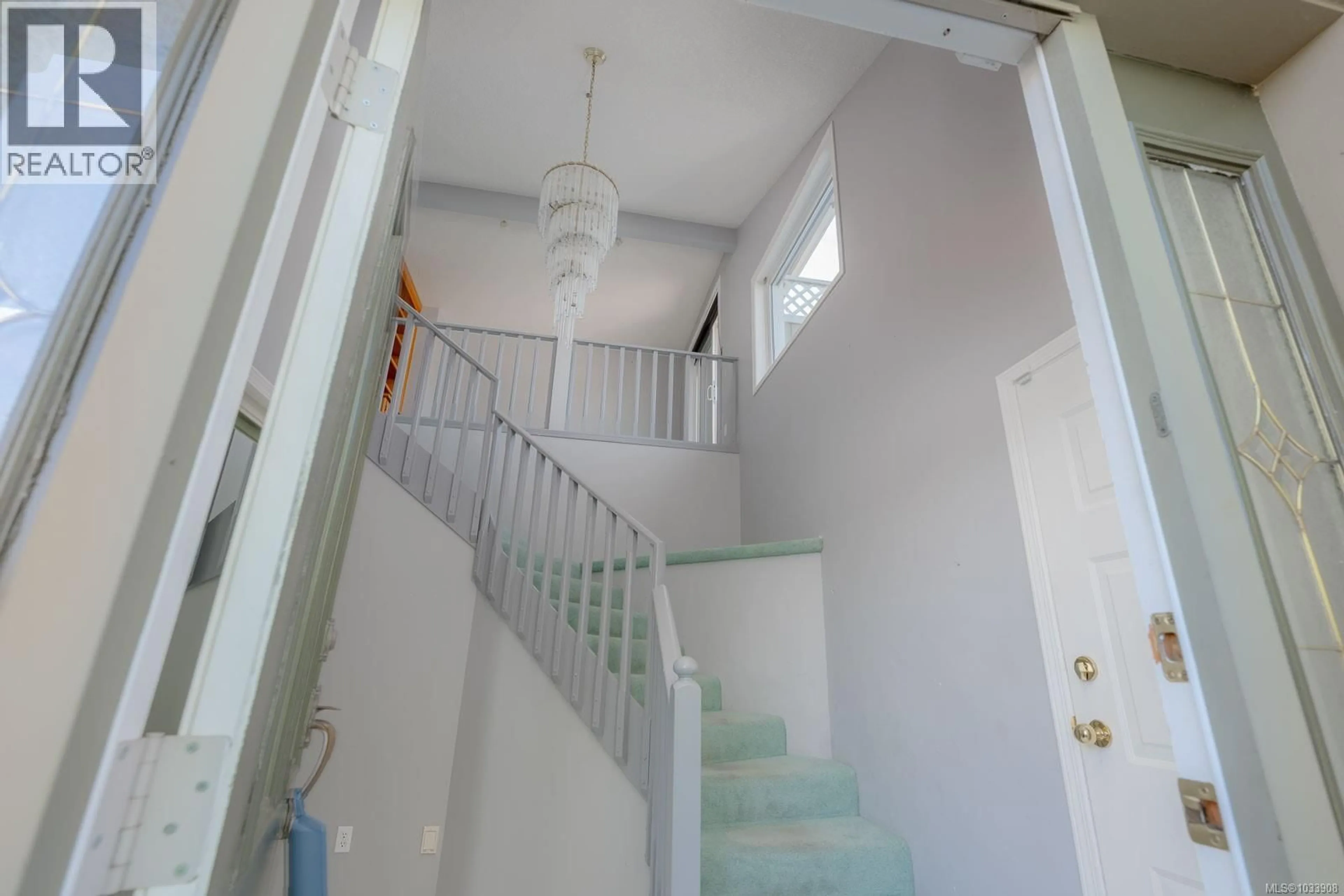Stairs for 3331 EDGEWOOD DRIVE, Nanaimo British Columbia V9T5V2