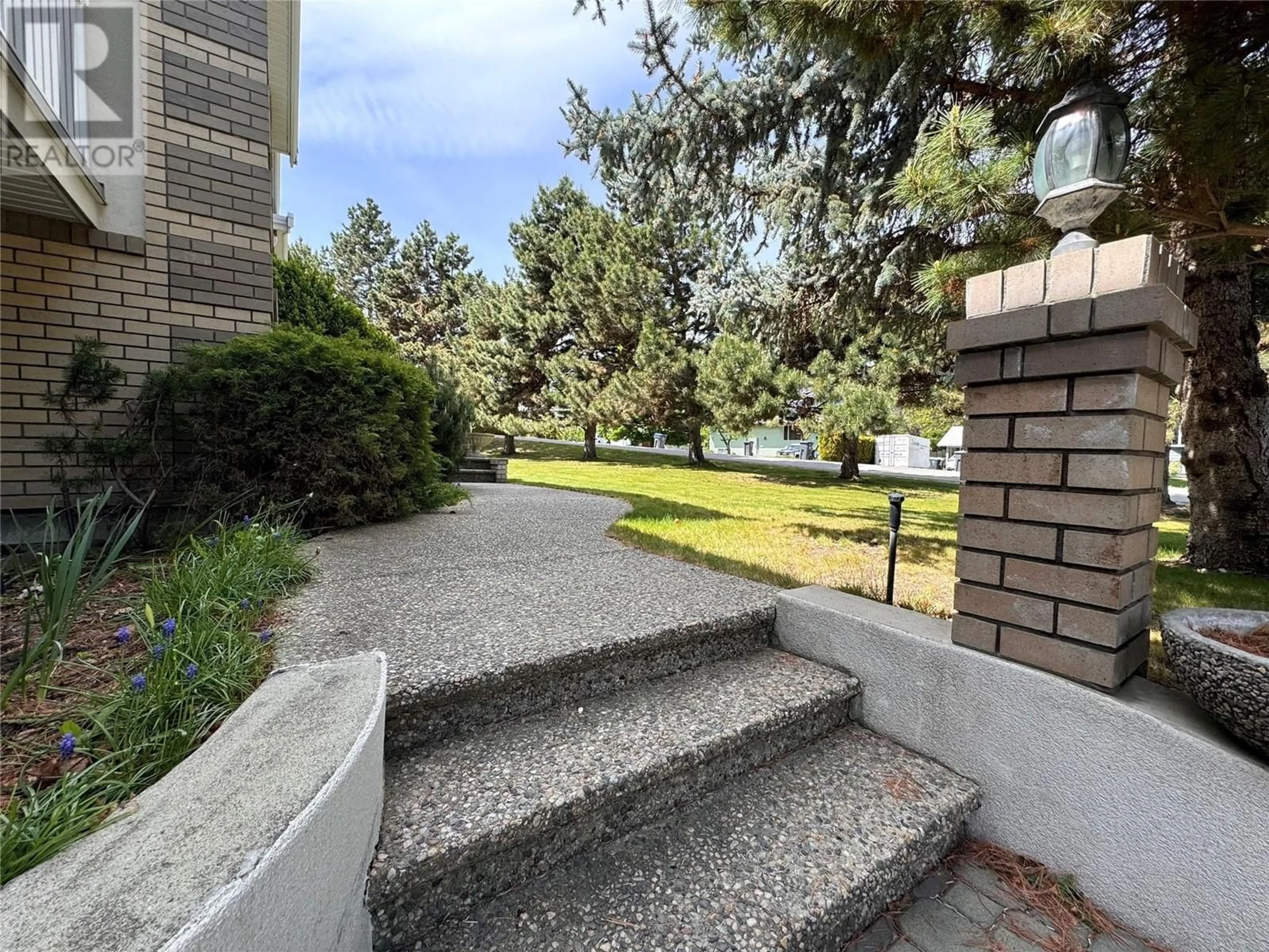 Patio, street for 2495 CRESTVIEW ROAD, West Kelowna British Columbia V1Z1Z4