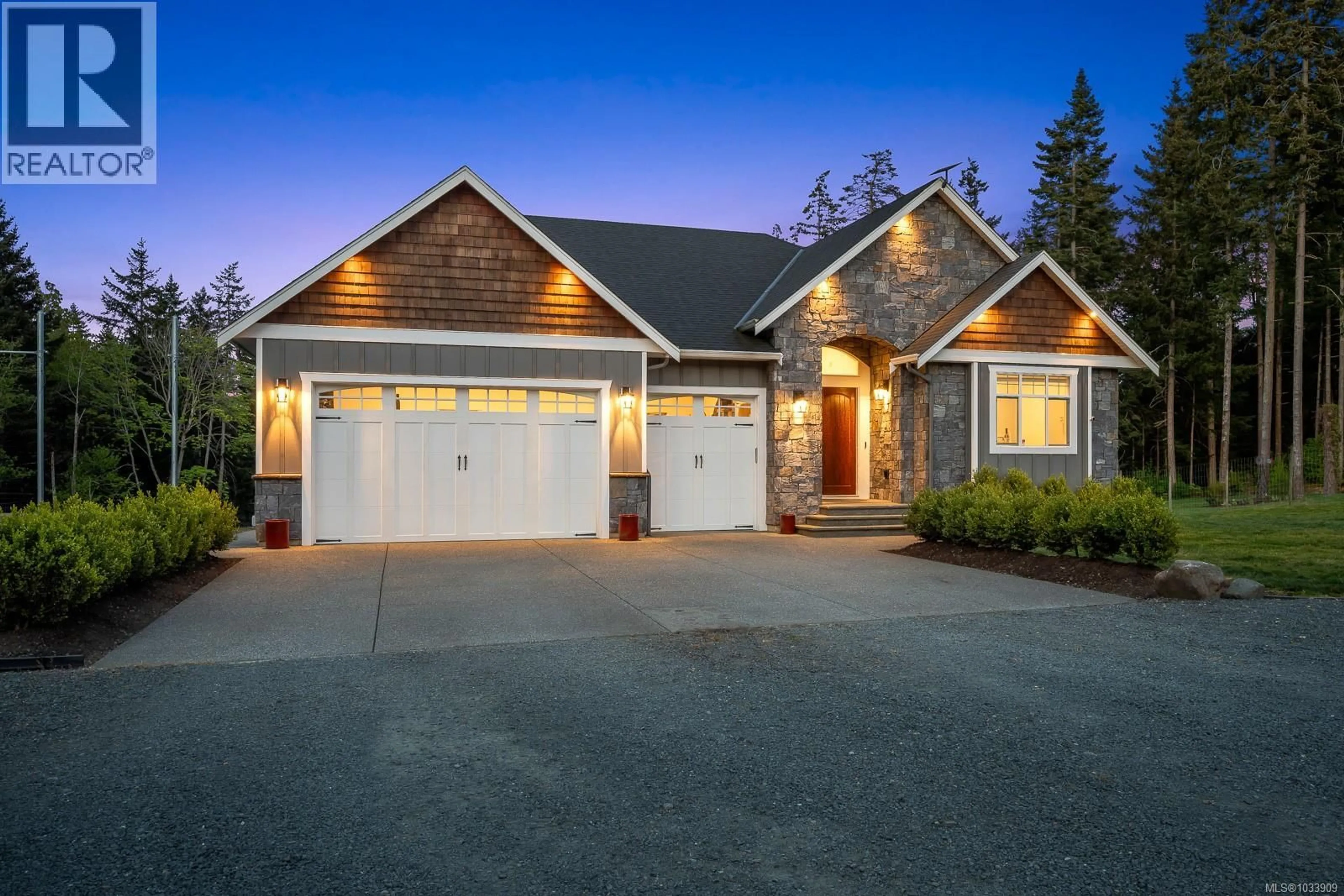 Home with vinyl exterior material, street for 2294/2290 WAVELAND ROAD, Courtenay British Columbia V9J1X8