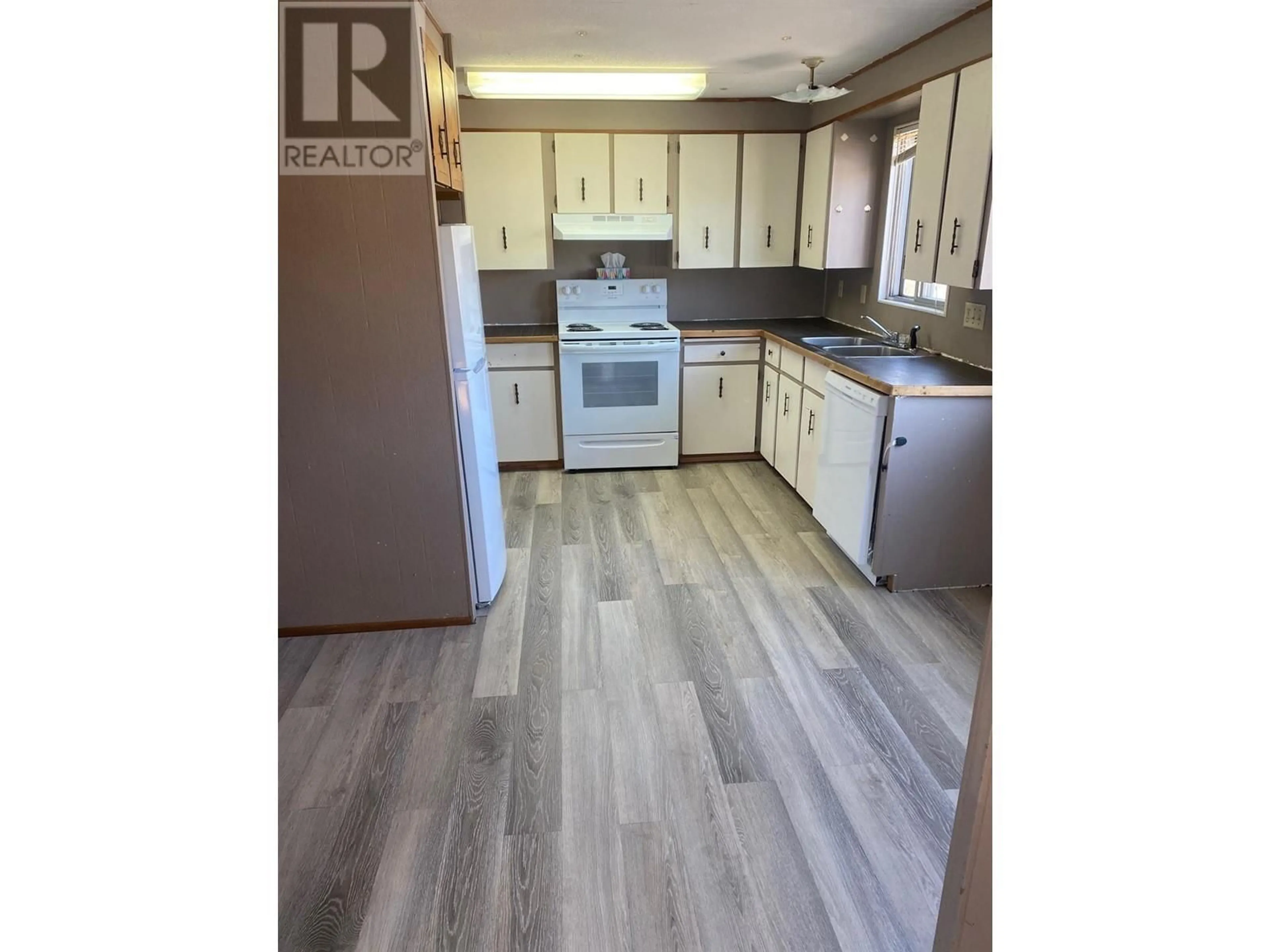 Standard kitchen, wood/laminate floor for 5233 44 STREET SOUTHEAST, Chetwynd British Columbia V0C1J0