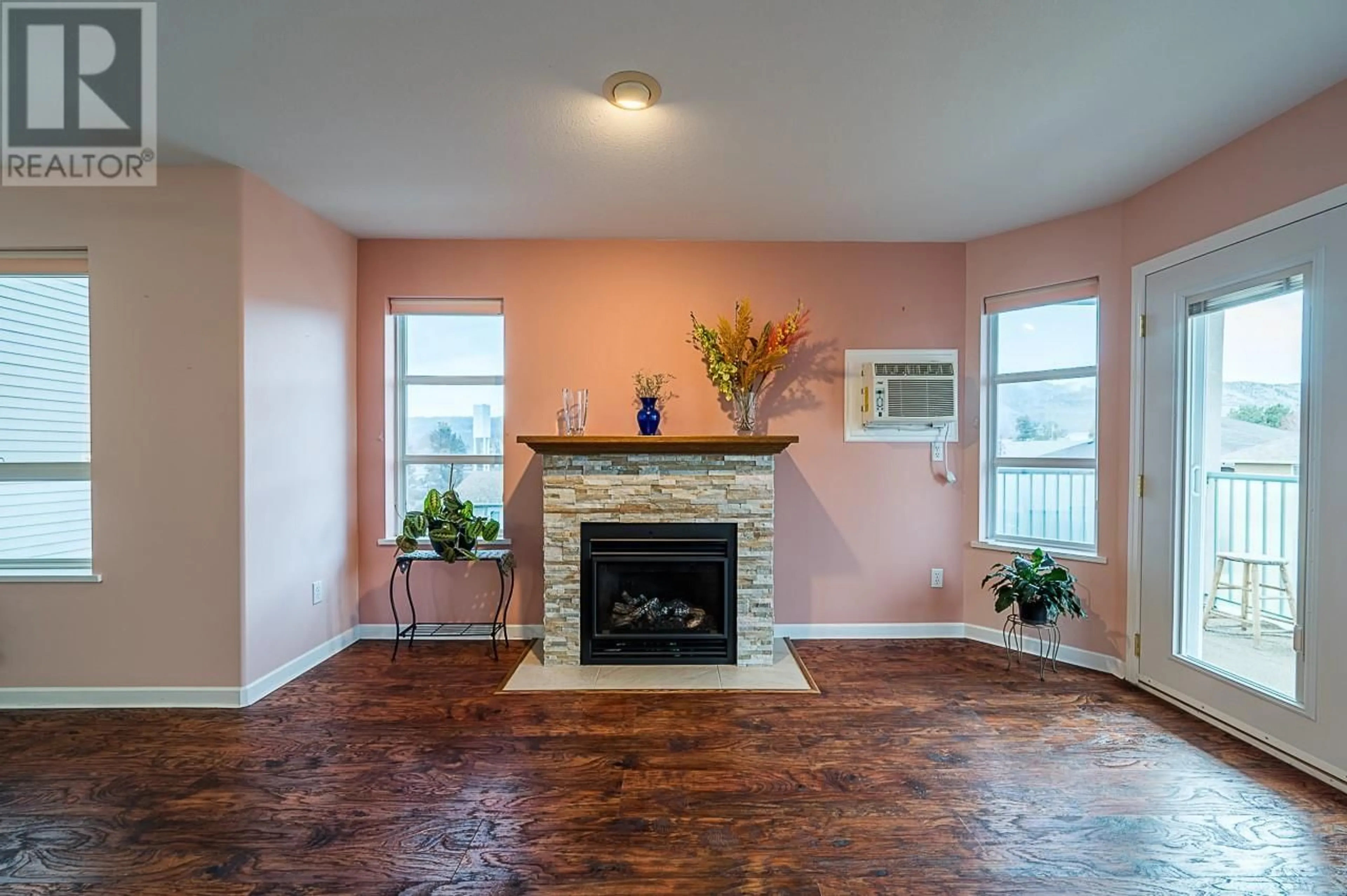 Living room with furniture, unknown for 303 - 860 NICOLANI DRIVE, Kamloops British Columbia V2B5B3