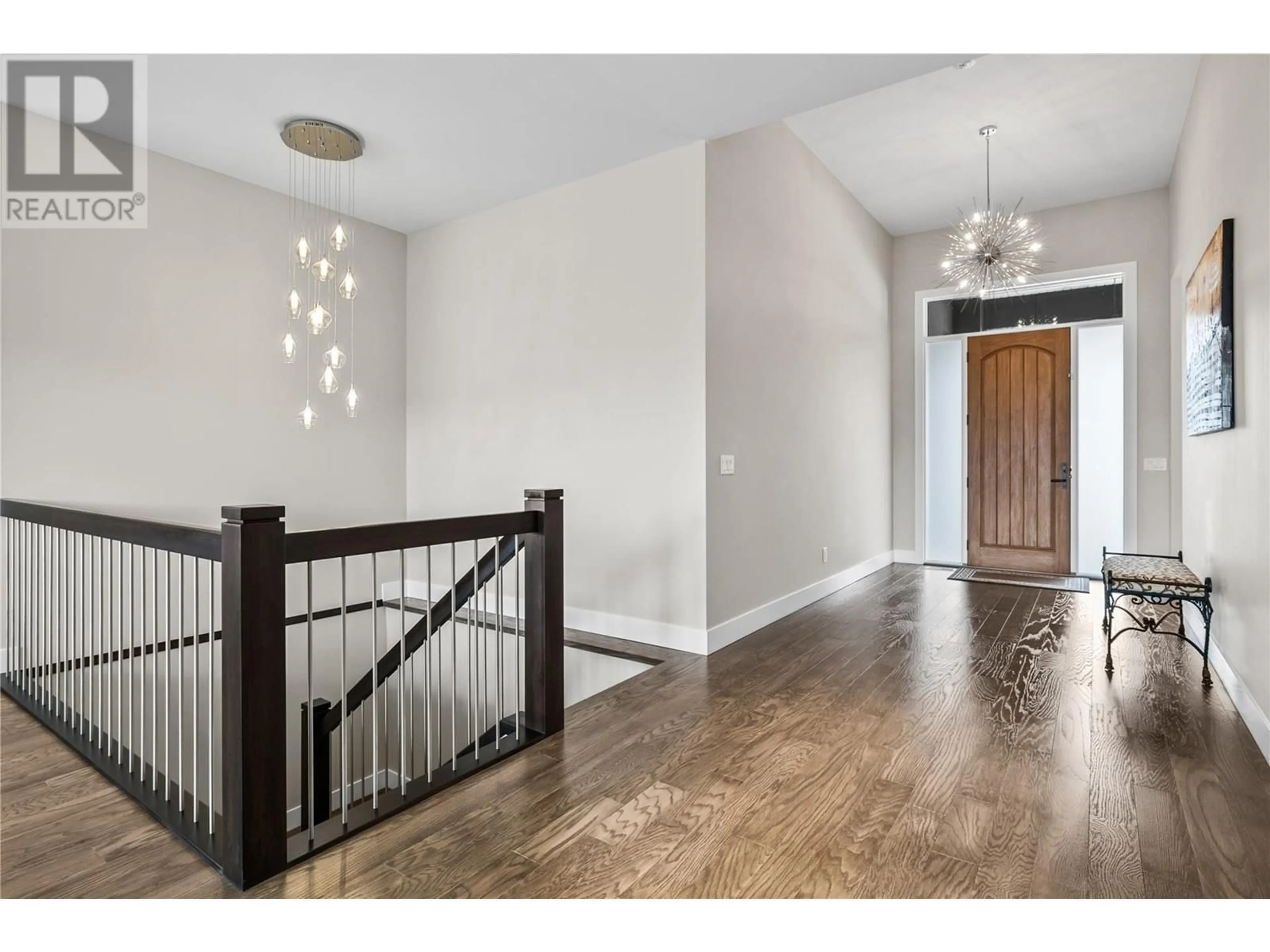 Indoor entryway for 1376 MINE HILL DRIVE, Kelowna British Columbia V1P1S5