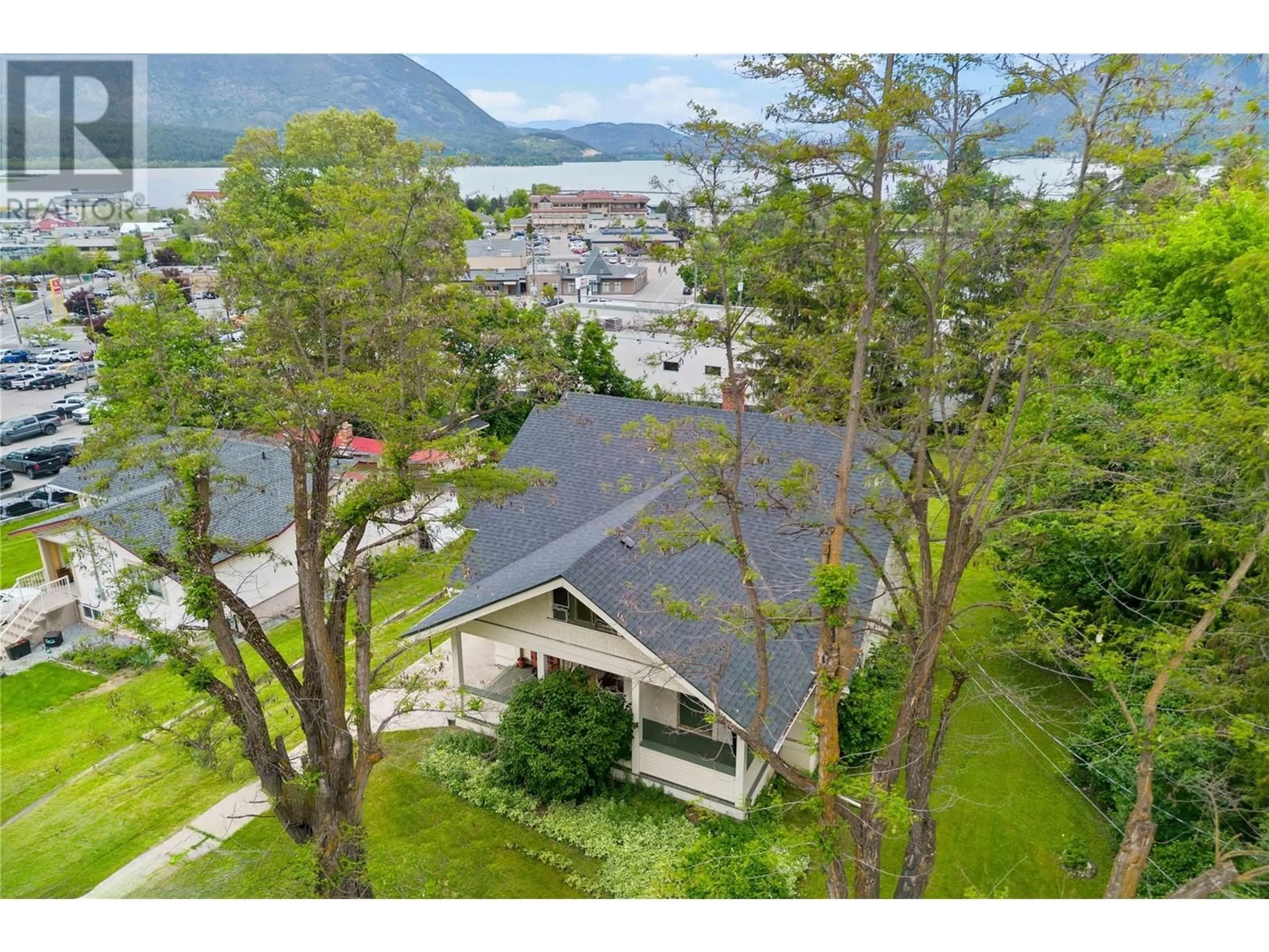 A pic from outside/outdoor area/front of a property/back of a property/a pic from drone, water/lake/river/ocean view for 671 2 AVENUE NORTHEAST, Salmon Arm British Columbia V1E1H2