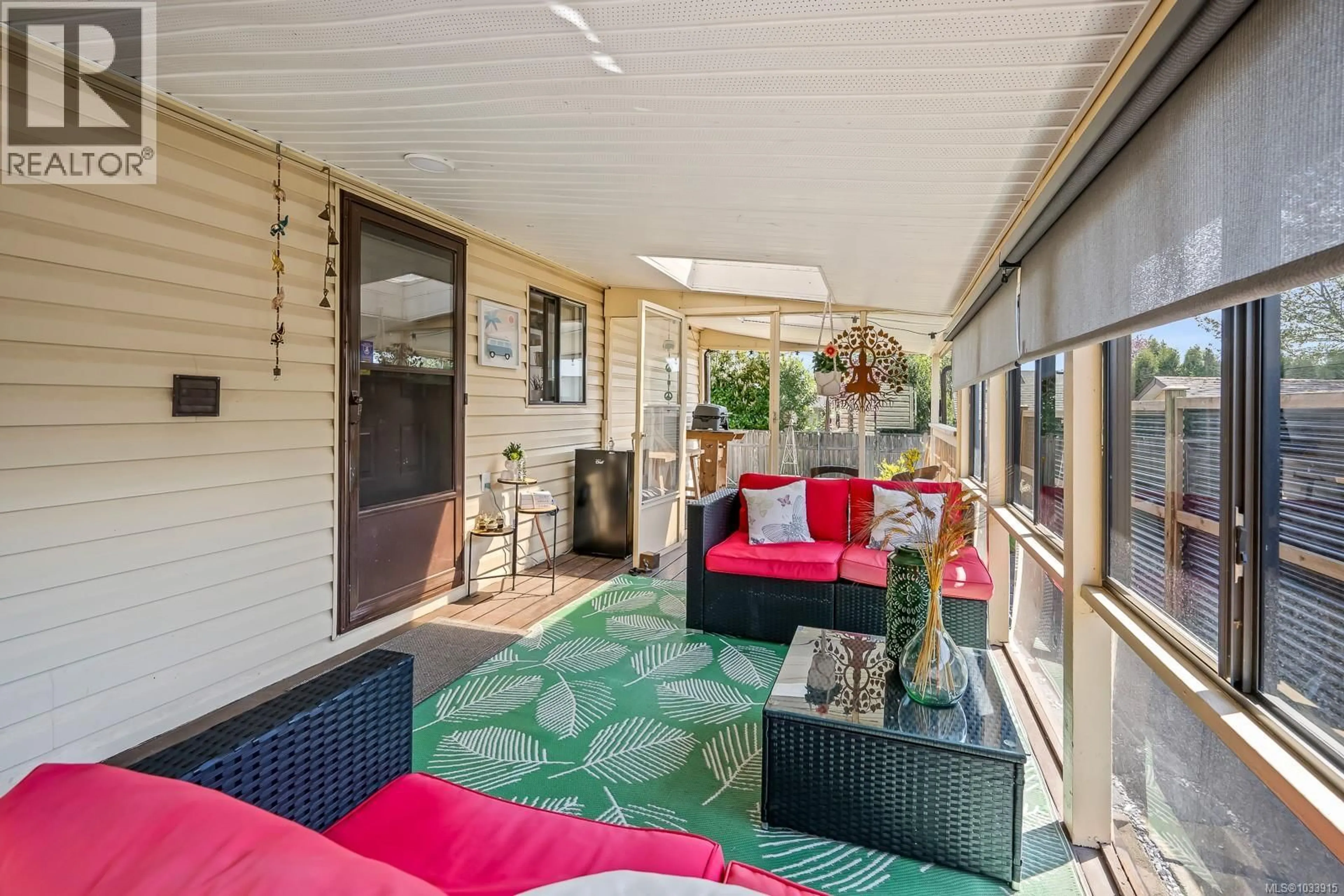 Patio, street for 2301 6TH STREET EAST, Courtenay British Columbia V9N7T8