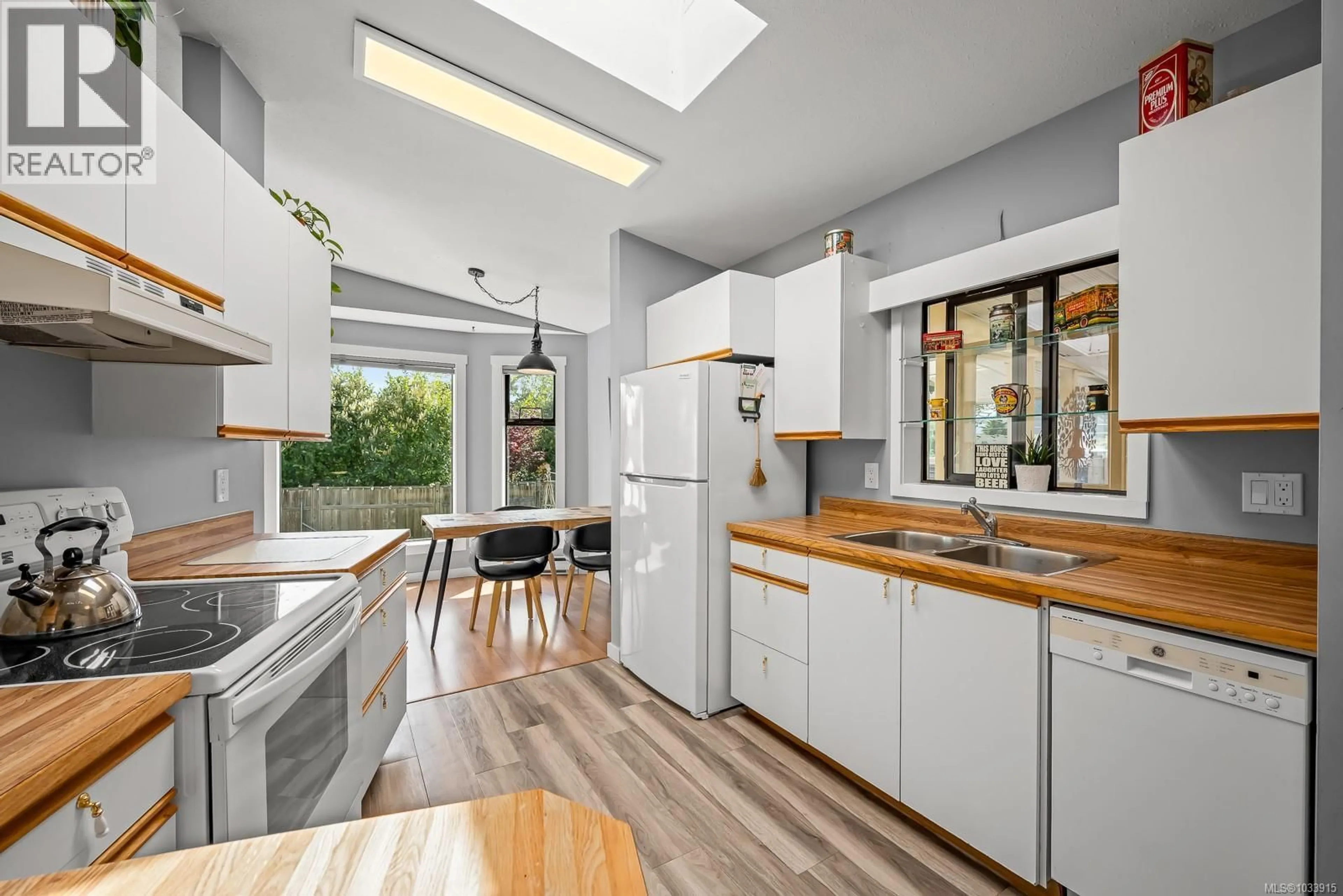 Open concept kitchen, unknown for 2301 6TH STREET EAST, Courtenay British Columbia V9N7T8