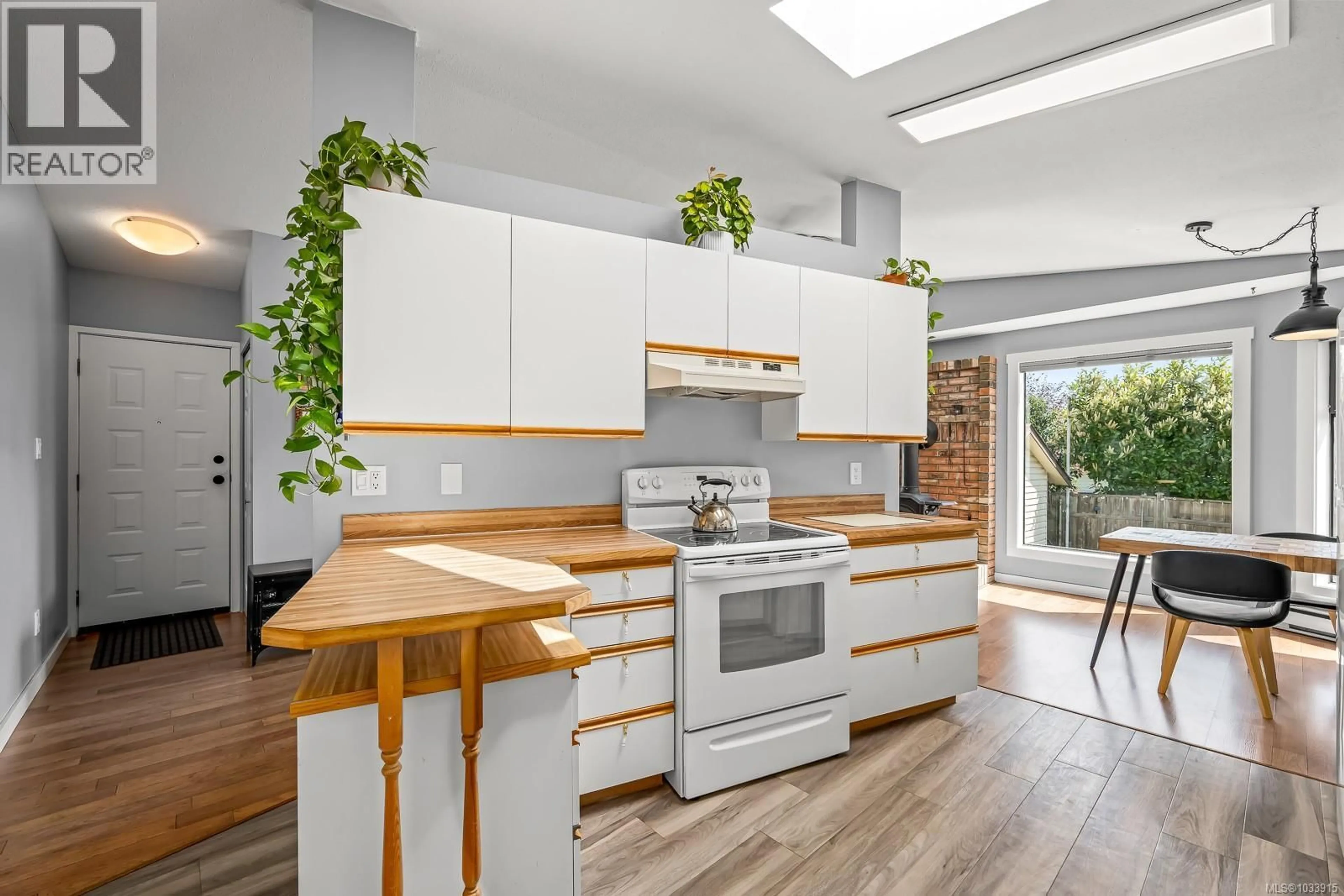 Open concept kitchen, unknown for 2301 6TH STREET EAST, Courtenay British Columbia V9N7T8