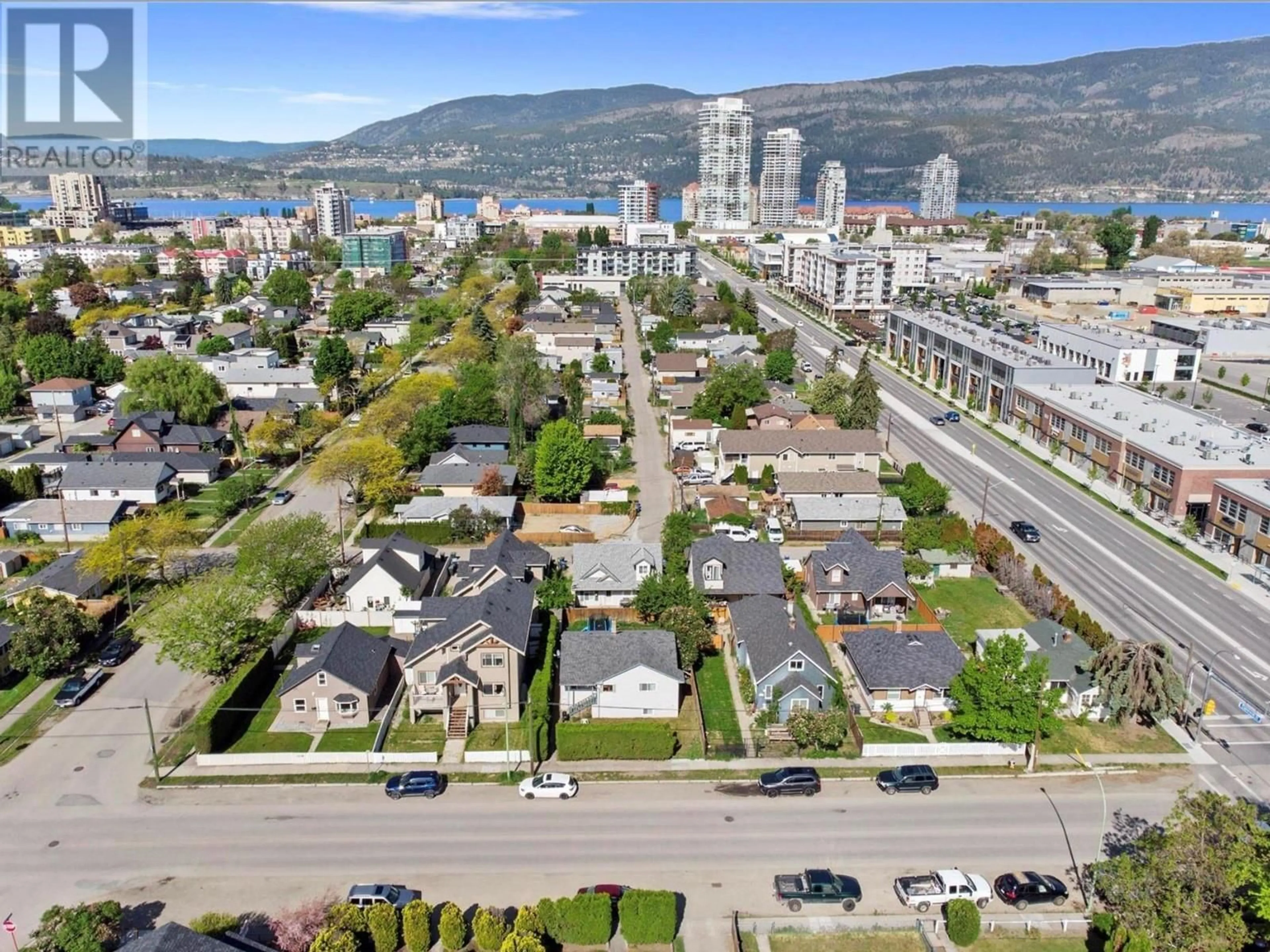A pic from outside/outdoor area/front of a property/back of a property/a pic from drone, street for 1220 ETHEL STREET, Kelowna British Columbia V1Y2W5