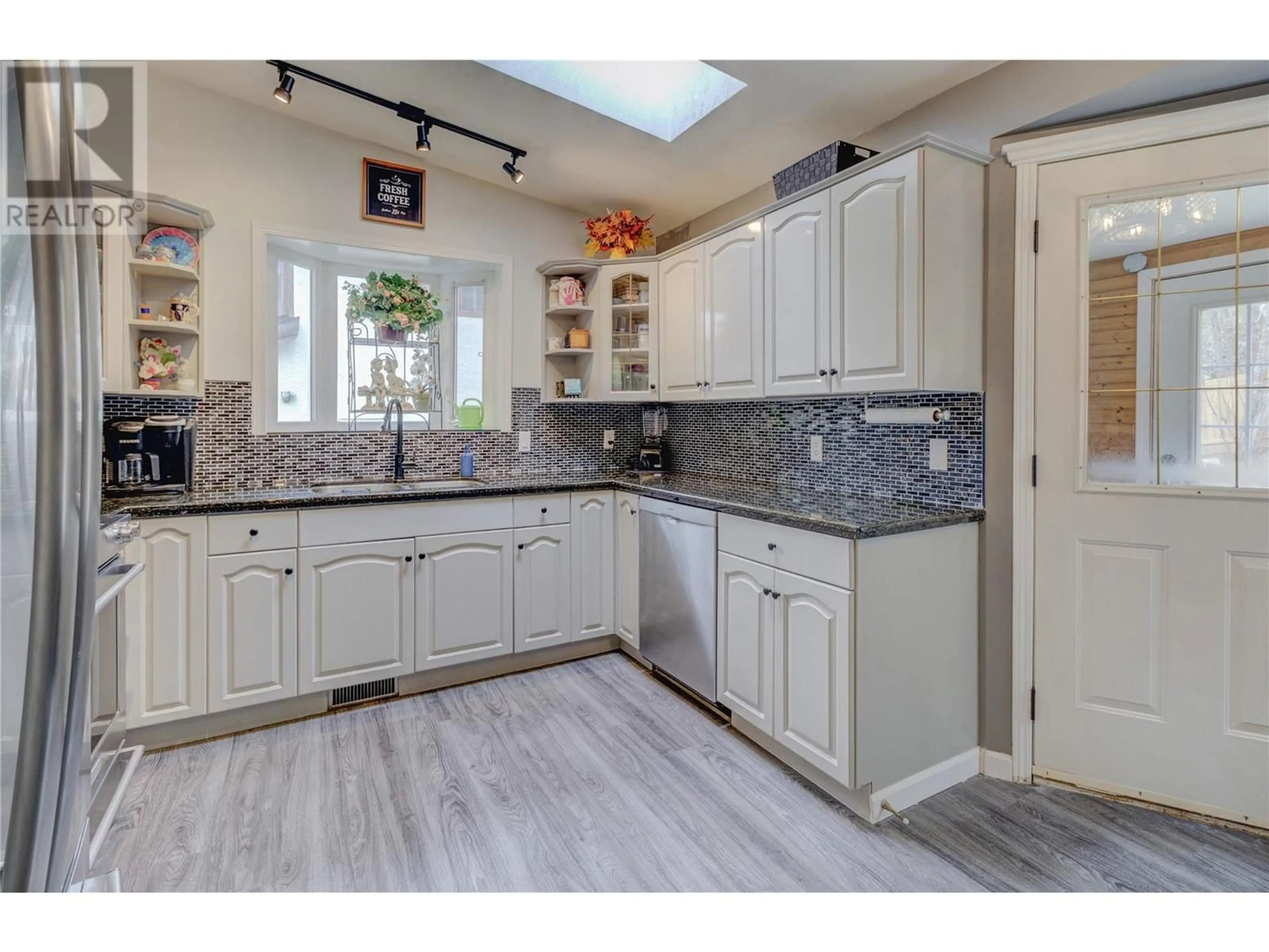 Open concept kitchen, ceramic/tile floor for 2876 JUNIPER CRESCENT, Blind Bay British Columbia V0E2W2