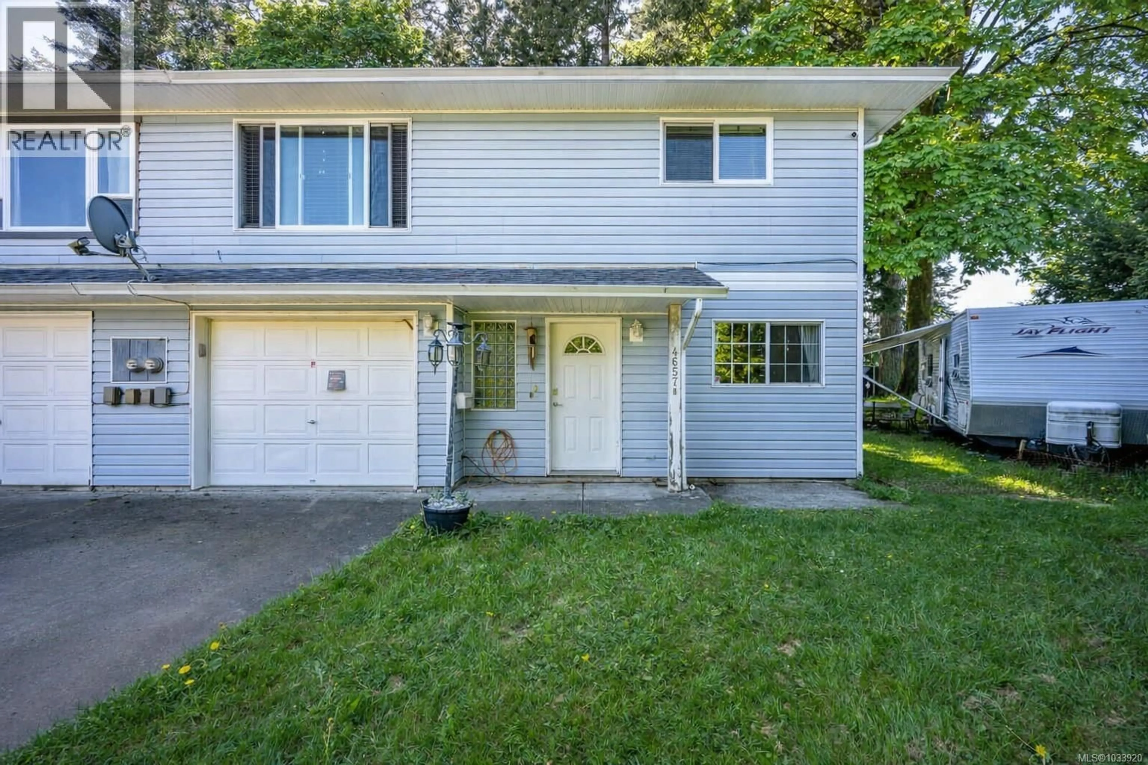 Home with vinyl exterior material, street for B - 4657 VALECOURT CRESCENT, Courtenay British Columbia V9N7W6