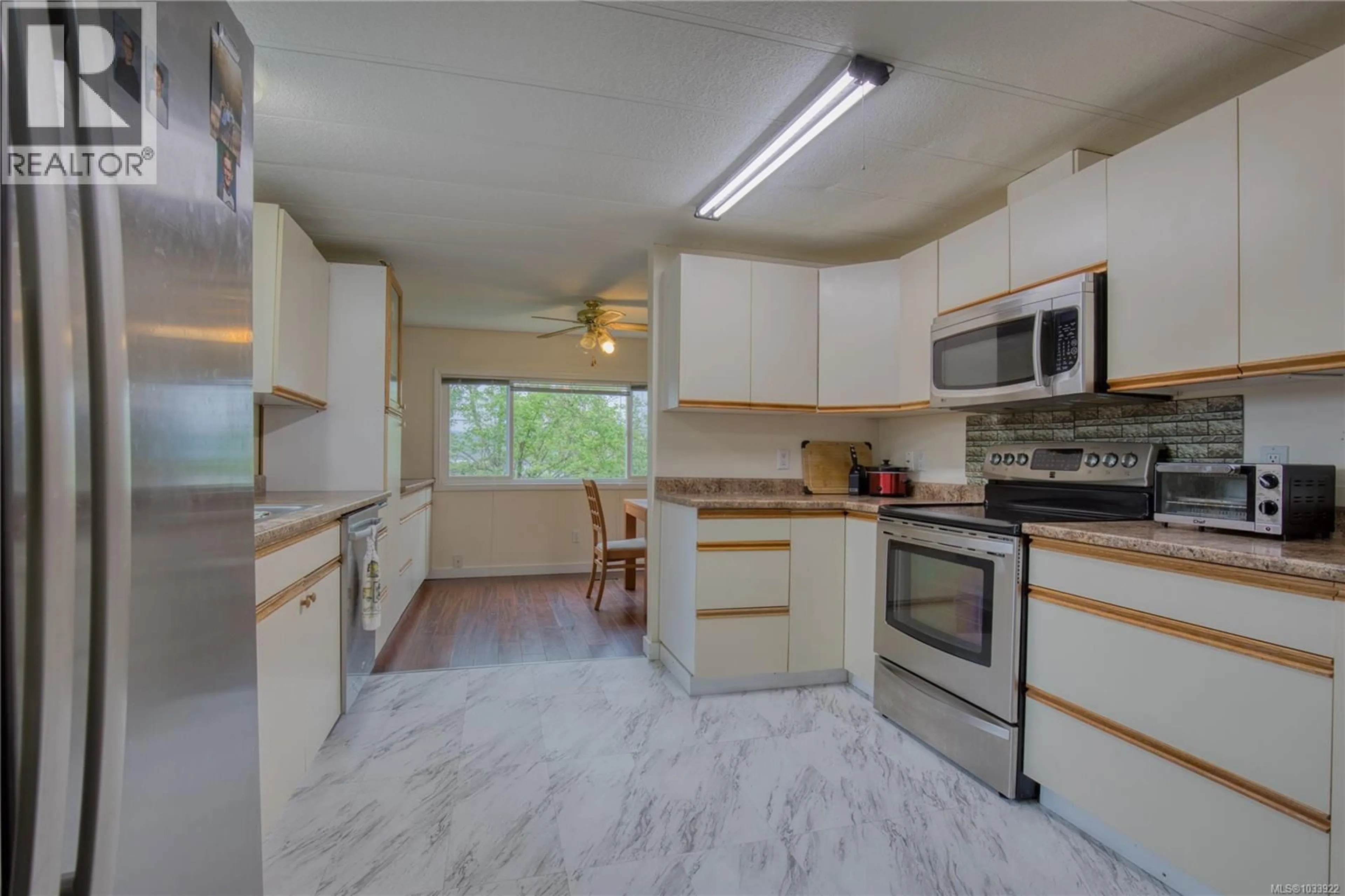 Standard kitchen, ceramic/tile floor for 8 - 80 FIFTH STREET, Nanaimo British Columbia V9R1N1