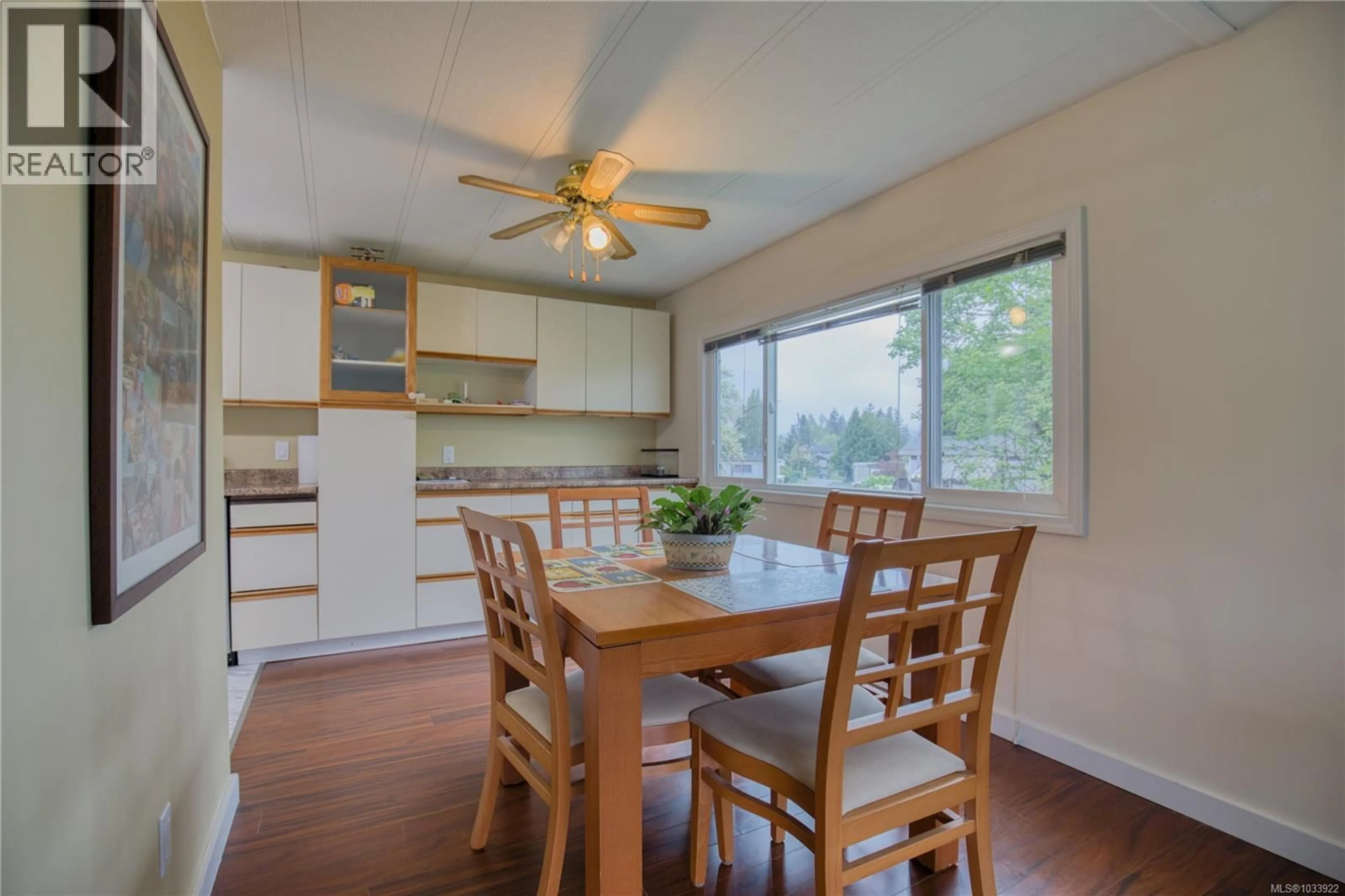 Standard kitchen, wood/laminate floor for 8 - 80 FIFTH STREET, Nanaimo British Columbia V9R1N1