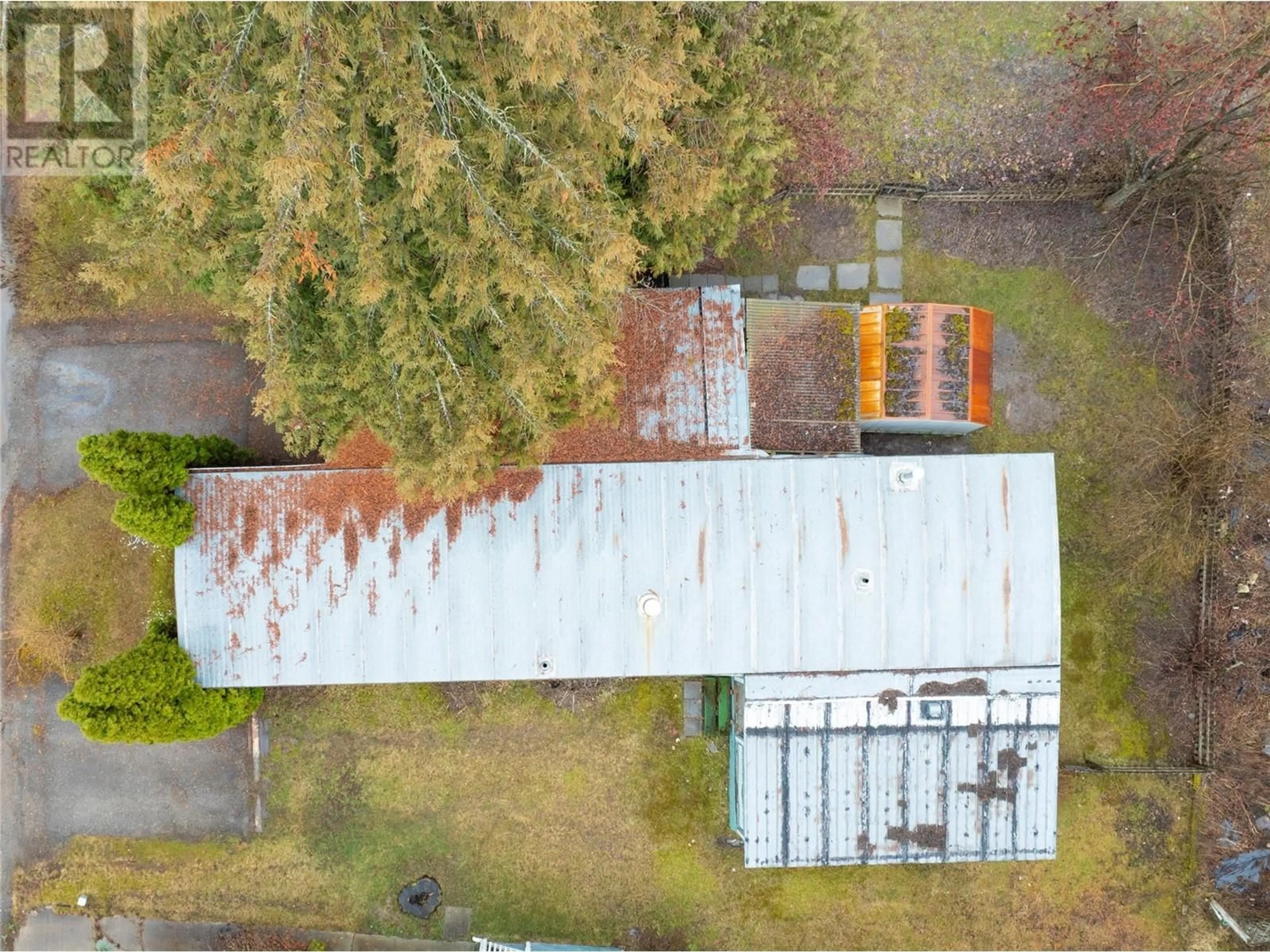 A pic from outside/outdoor area/front of a property/back of a property/a pic from drone, building for 14 - 4061 11 AVENUE NORTHEAST, Salmon Arm British Columbia V1E1C7
