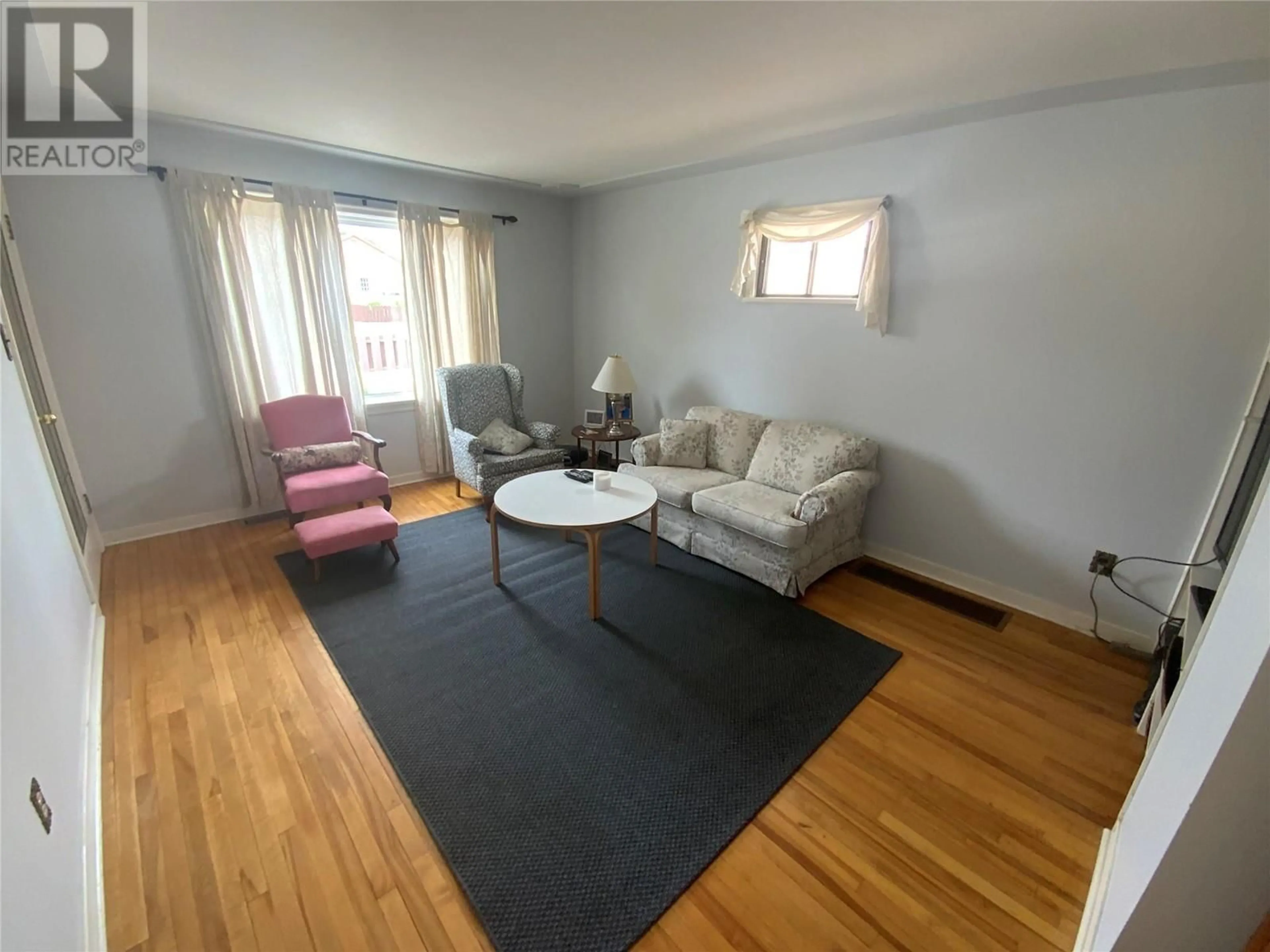 Living room with furniture, unknown for 448 BENNETT AVENUE, Penticton British Columbia V2A2P6