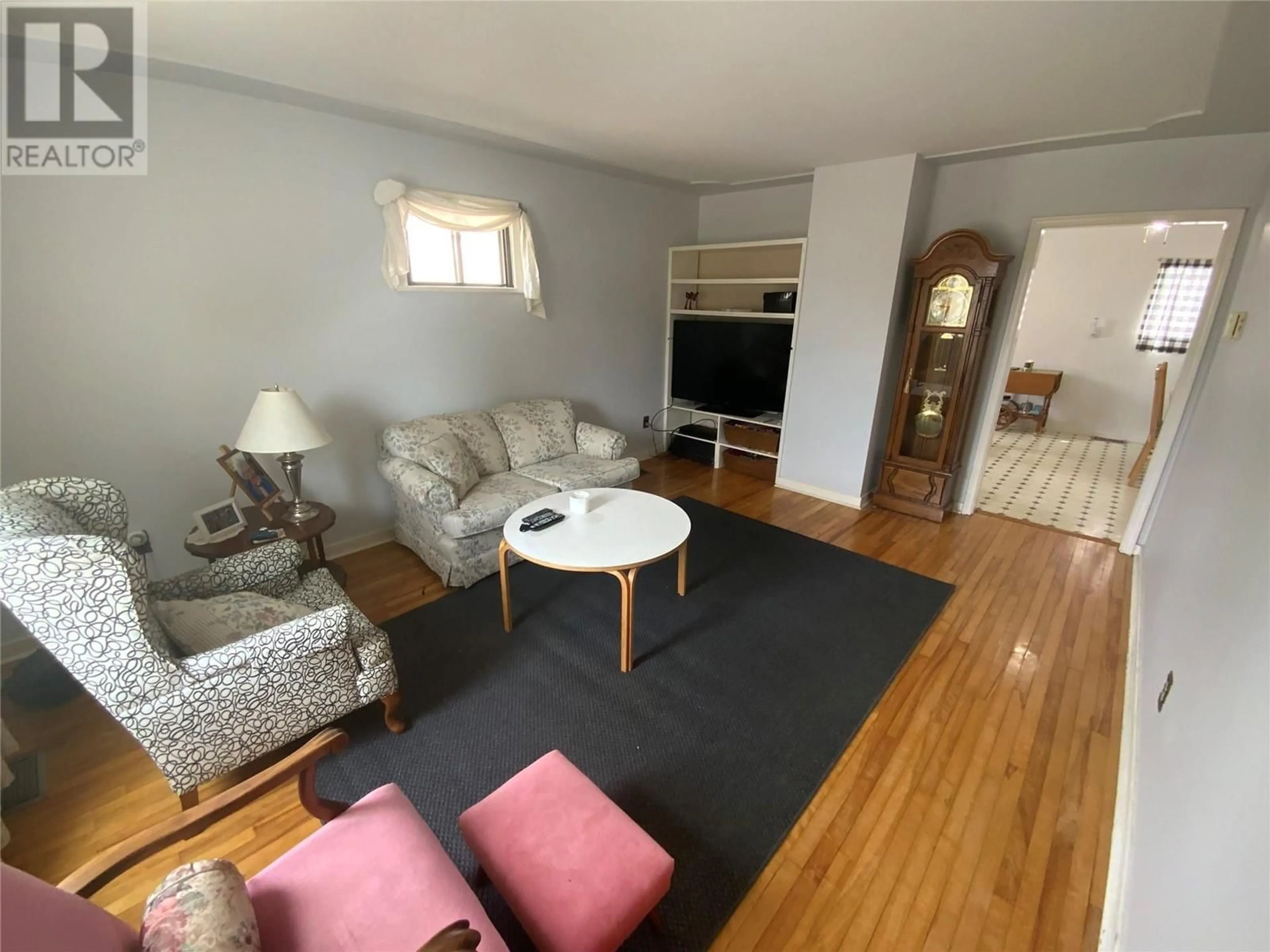 Living room with furniture, unknown for 448 BENNETT AVENUE, Penticton British Columbia V2A2P6