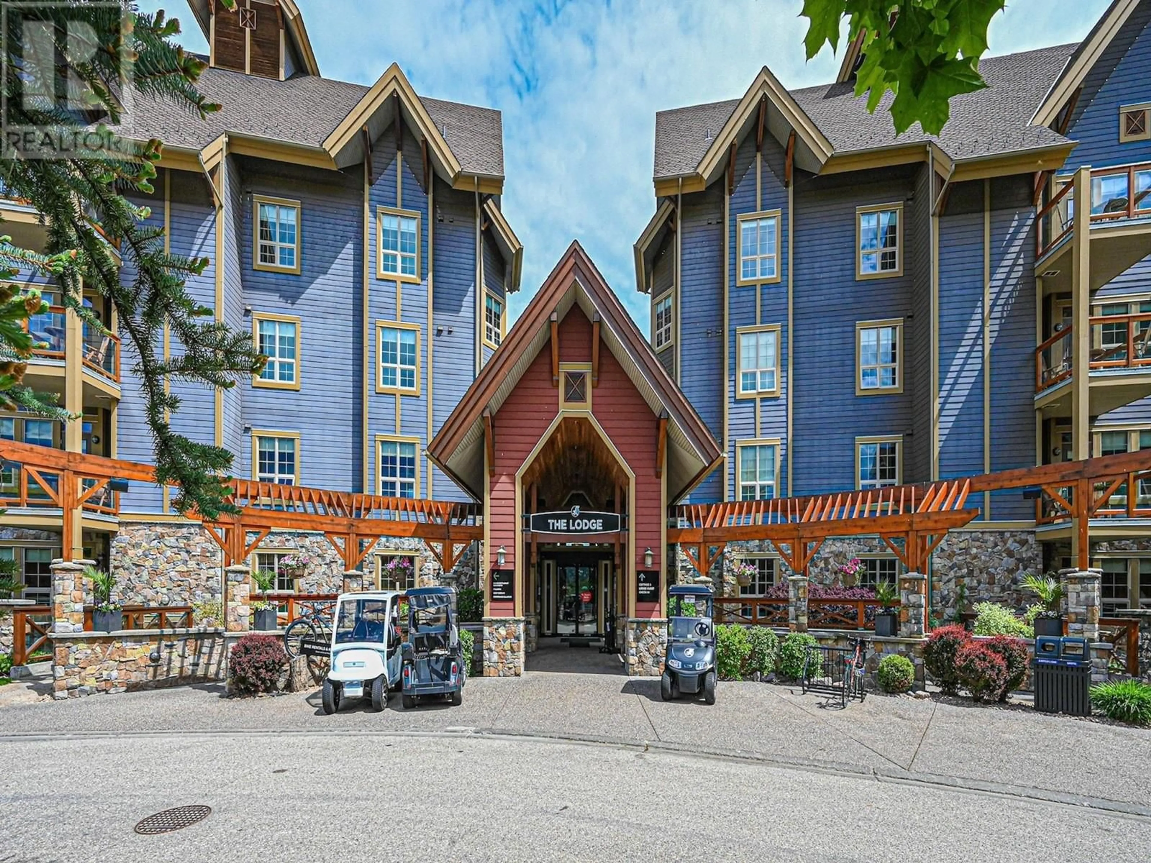 Indoor foyer for 315 - 107 VILLAGE CENTRE COURT, Vernon British Columbia V1H1Y8